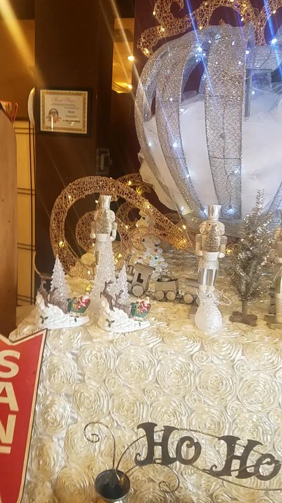 Mancuso's Florist - Beautiful Christmas display - Florists Near Me - Saint Clair Shores, Michigan