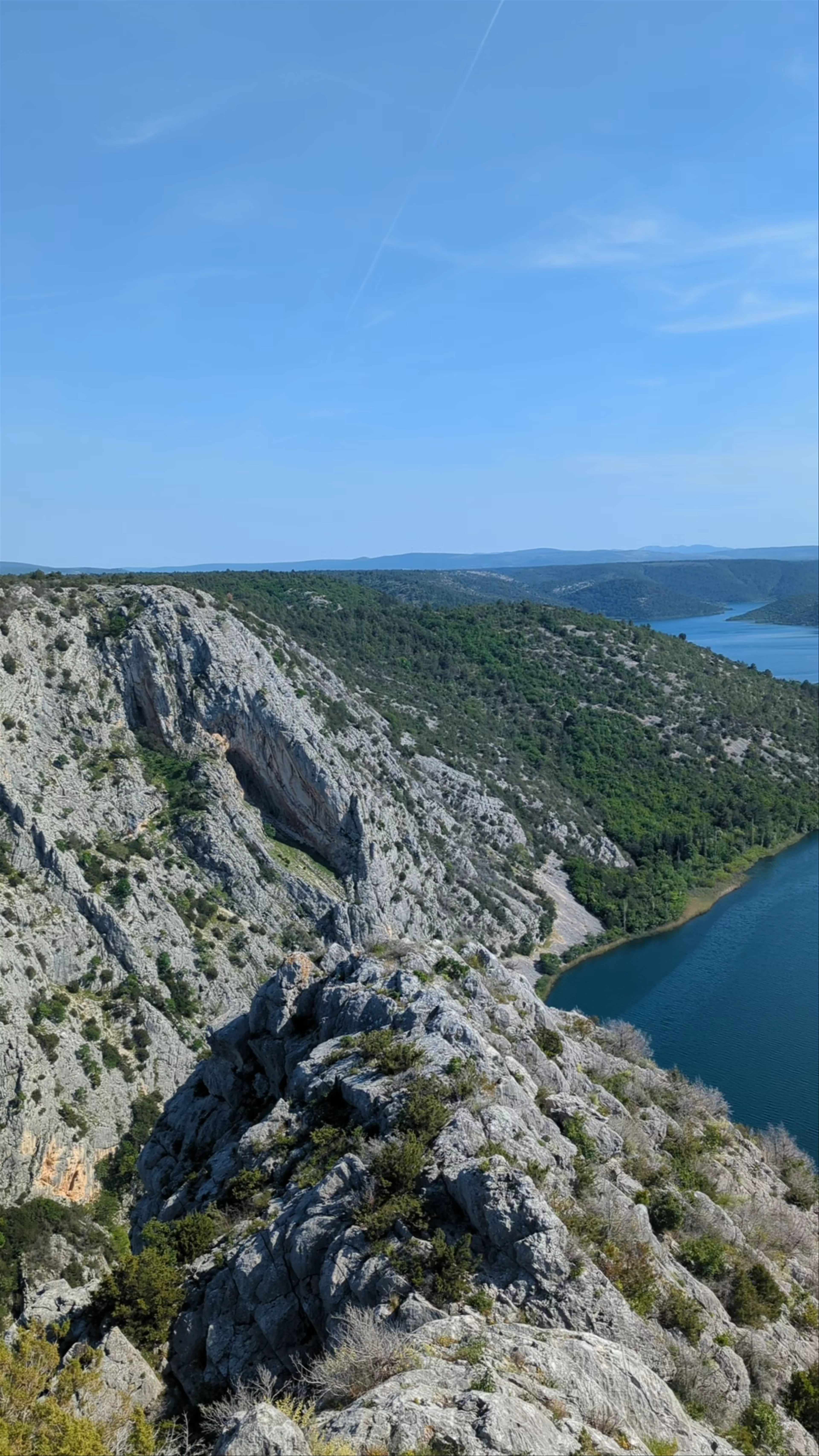 Skretanje za Vidikovac Rogovo, Šetnica Roški Slap - Visovac