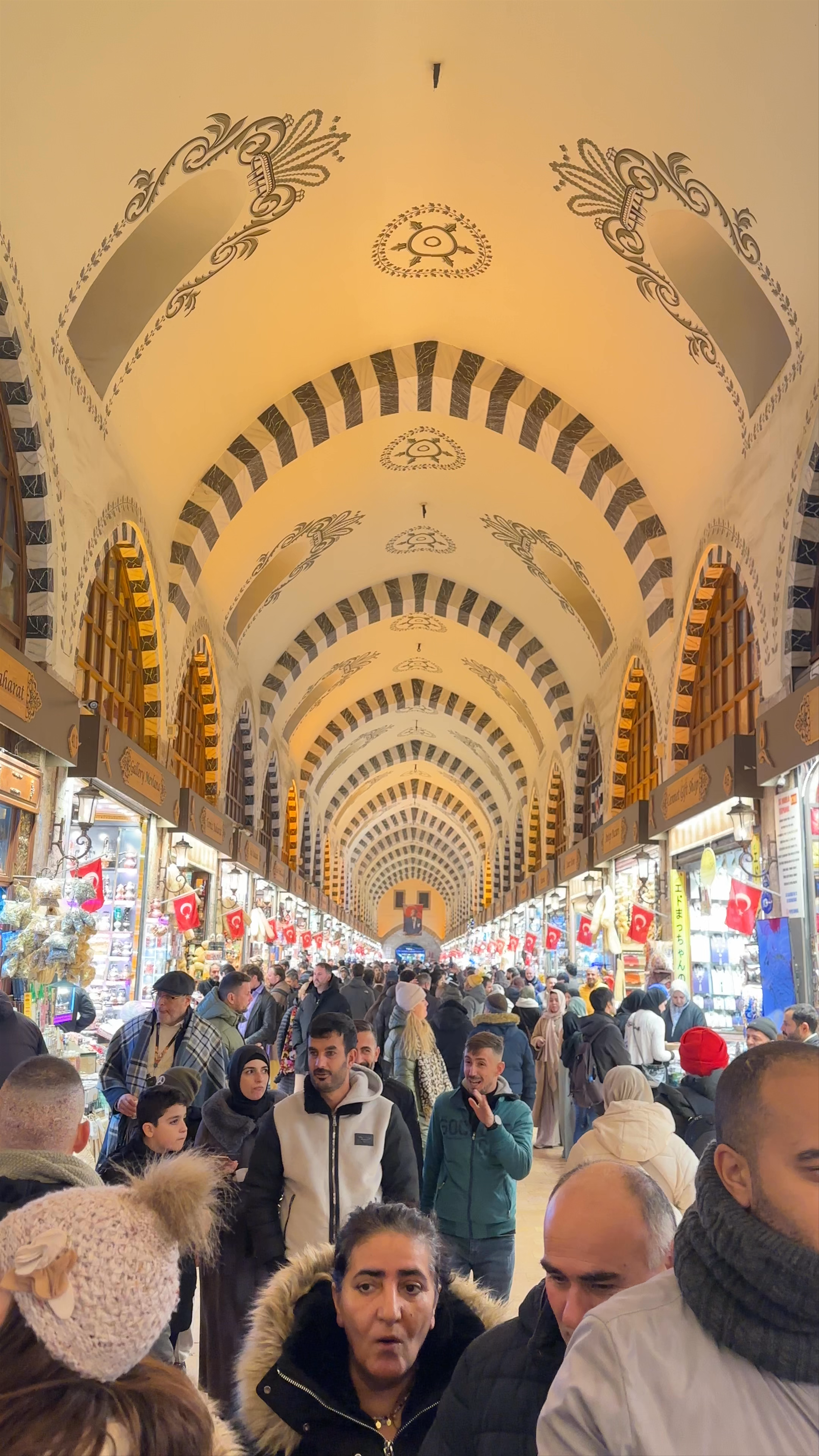 Mısır Çarşısı: Istanbul’s Historic Egyptian Bazaar Bustling with Life