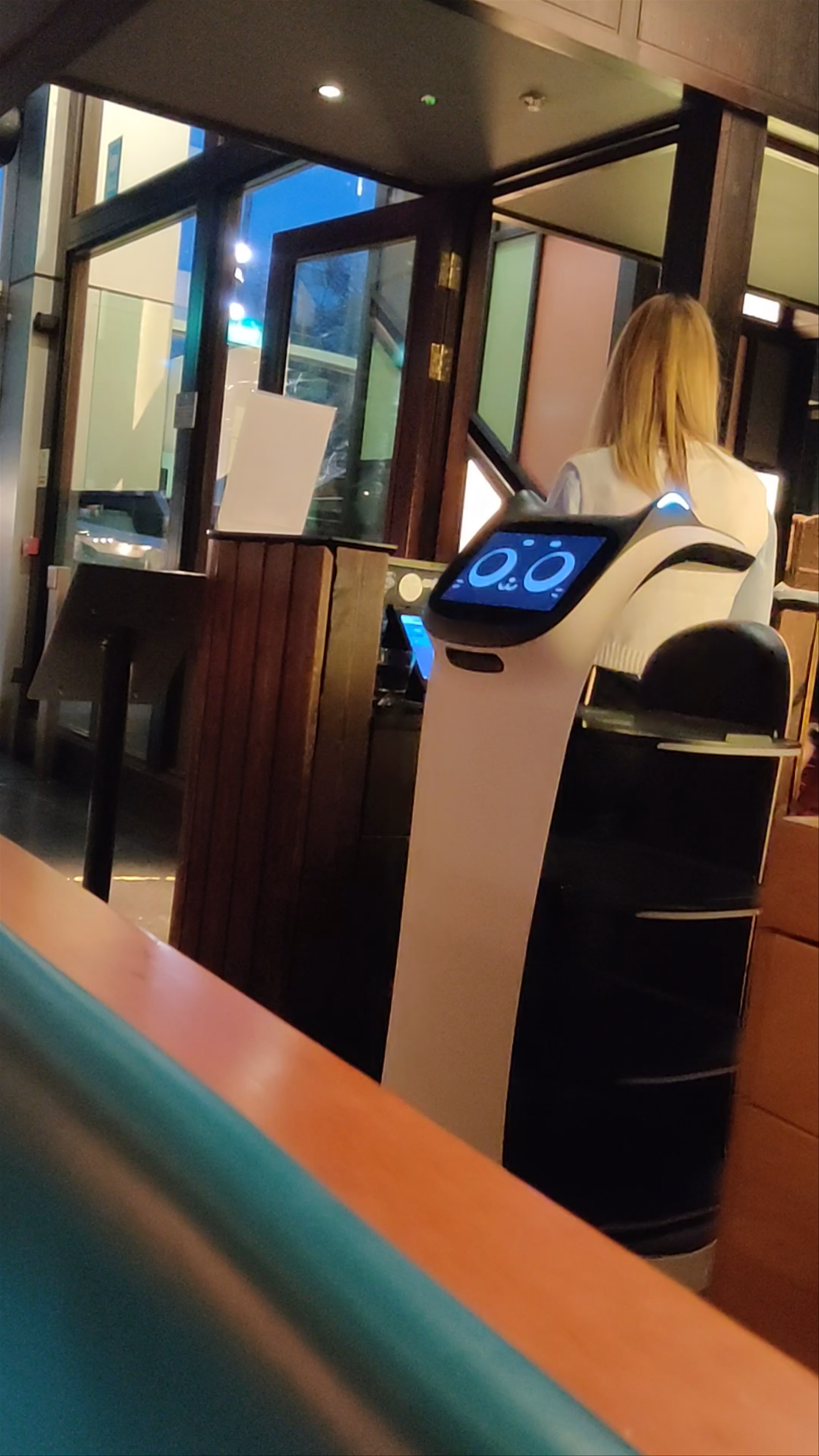 Ping Pong Southbank: Futuristic Robot Service in London
