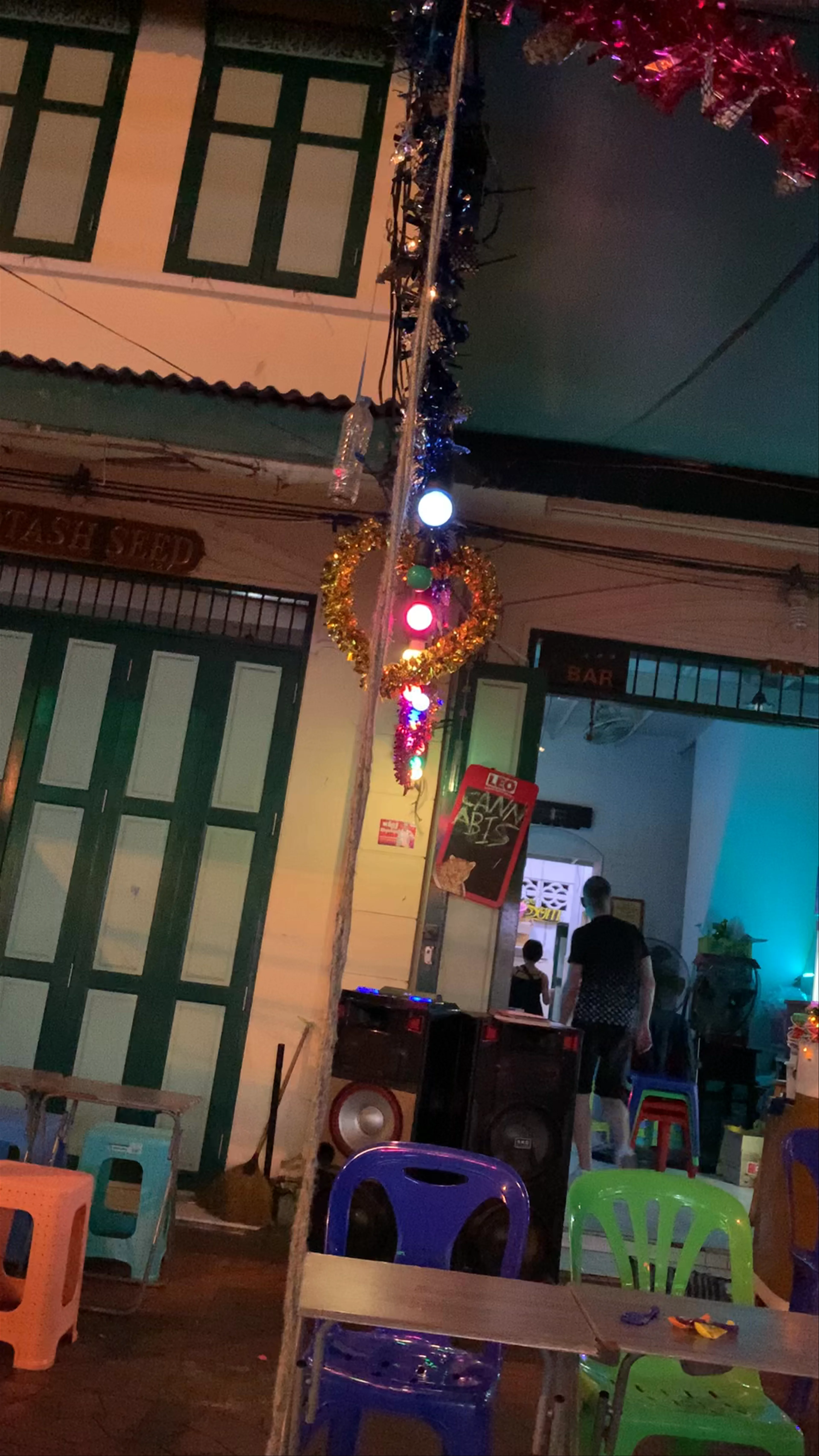Lotash Seed, Rambuttri Alley