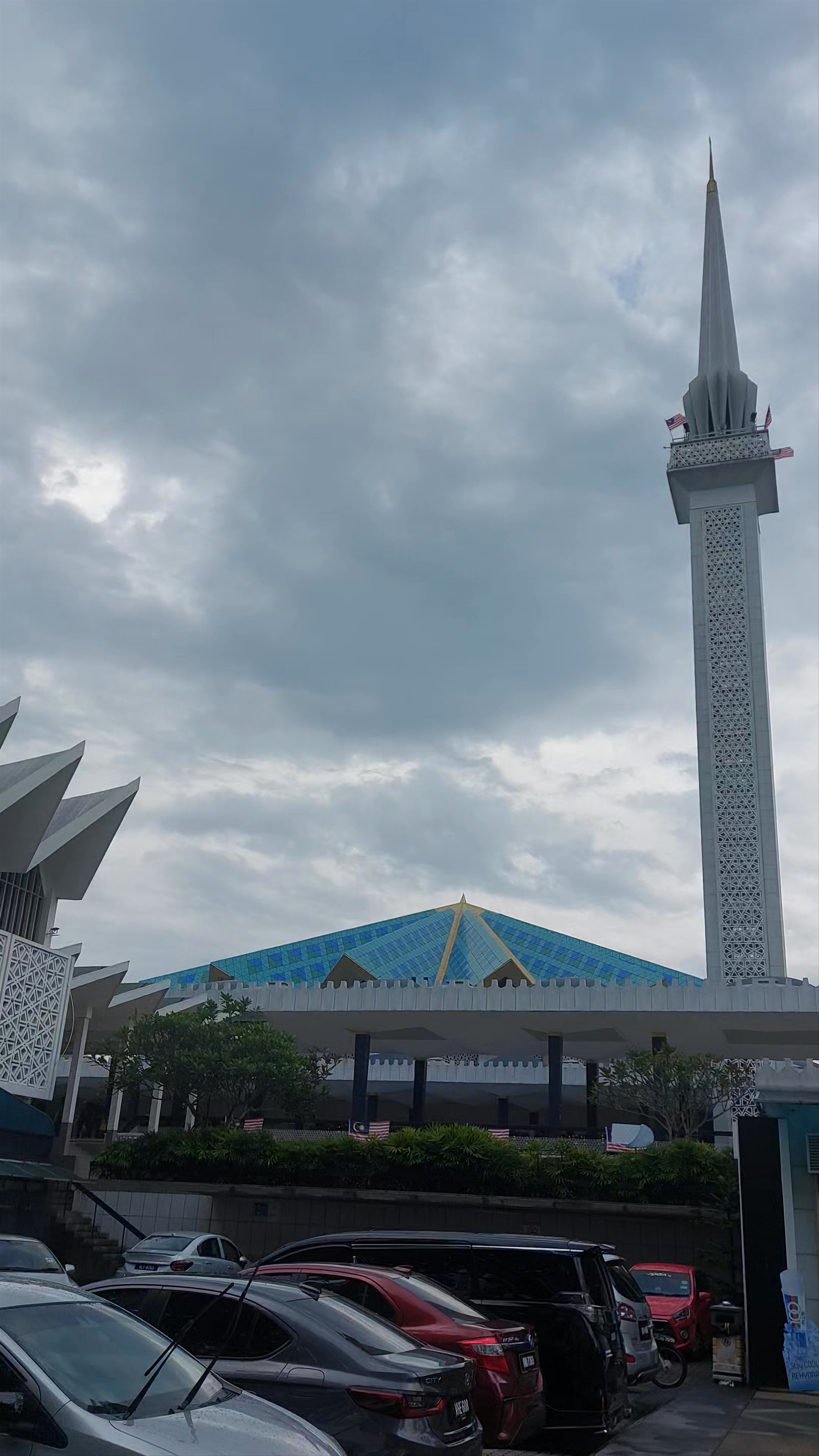 Masjid Negara: Iconic National Mosque of Malaysia in Kuala Lumpur