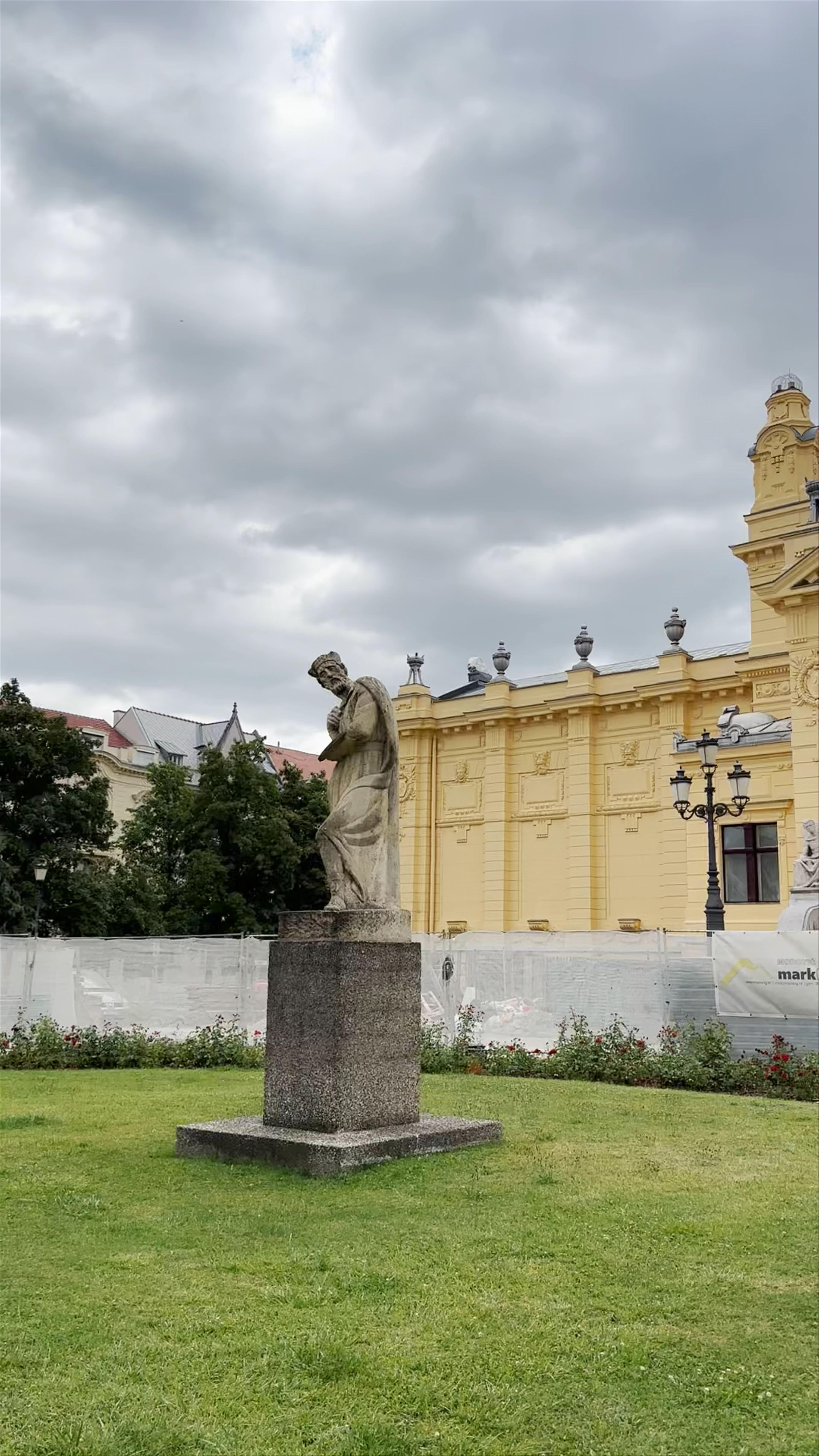 Monument to Andrea Schiavone (Andrija Medulić), Trg Kralja Tomislava