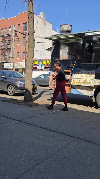 King Souvlaki - Monday afternoon at 1:30. Truck was very busy before I took this video. There's a good reason why. - Food Trucks Near Me - Queens, New York