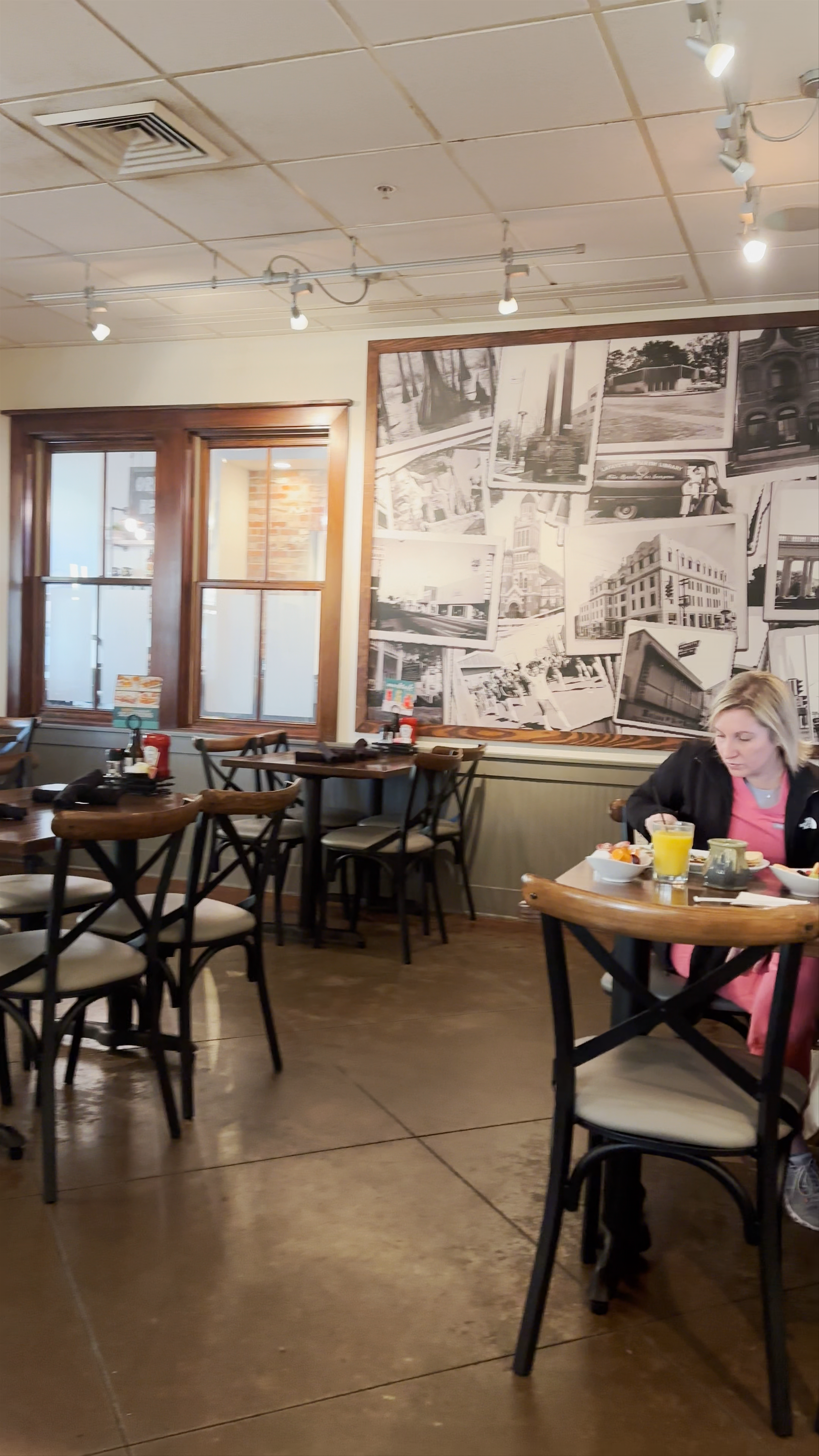 Another Broken Egg Cafe