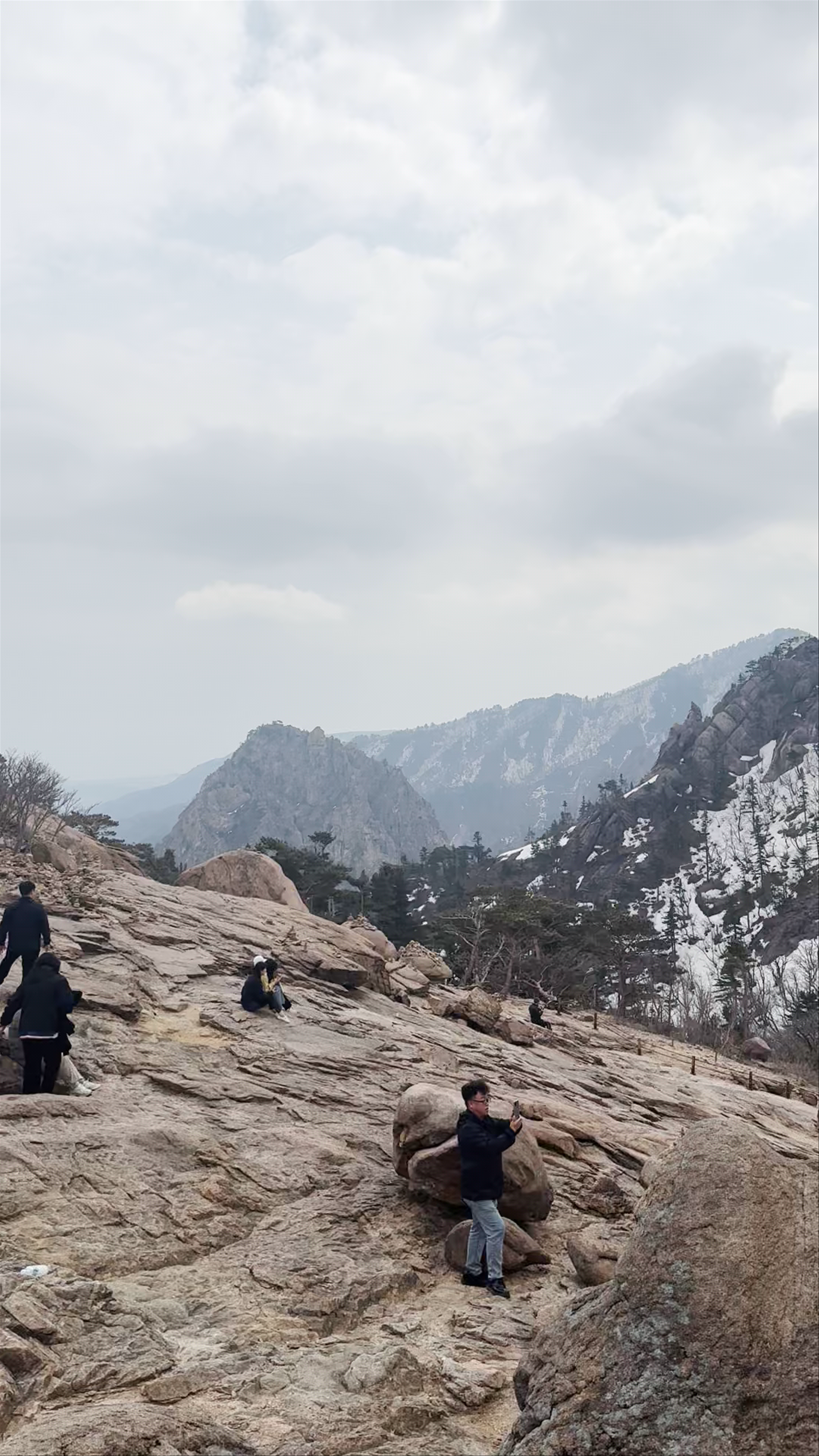 Ulsanbawi Rocks: Majestic Winter Climb in Sokcho, South Korea