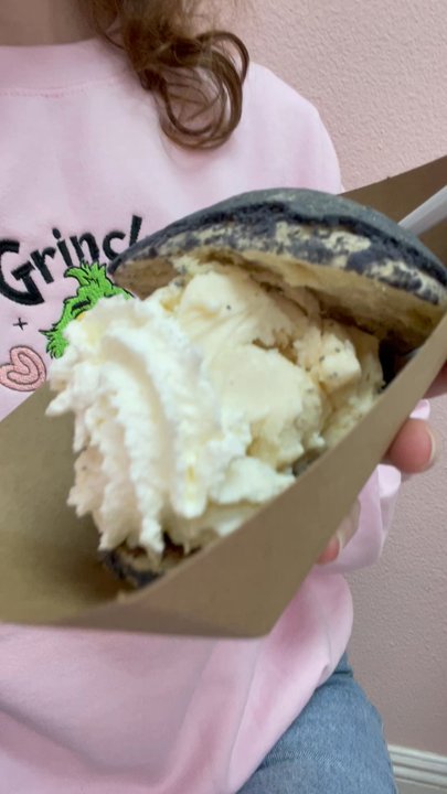 Conchitas Truck - Ice cream sandwich Concha - Bakeries Near Me - Modesto, California