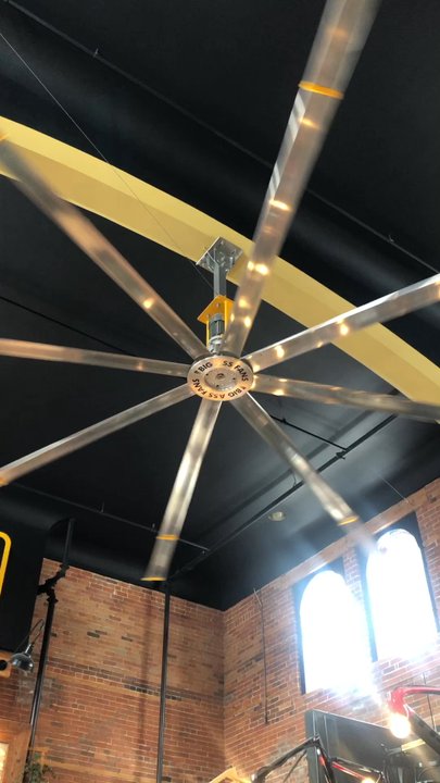 Siboire - Big a** fan on the ceiling - Brasseries Near Me - Sherbrooke, Quebec