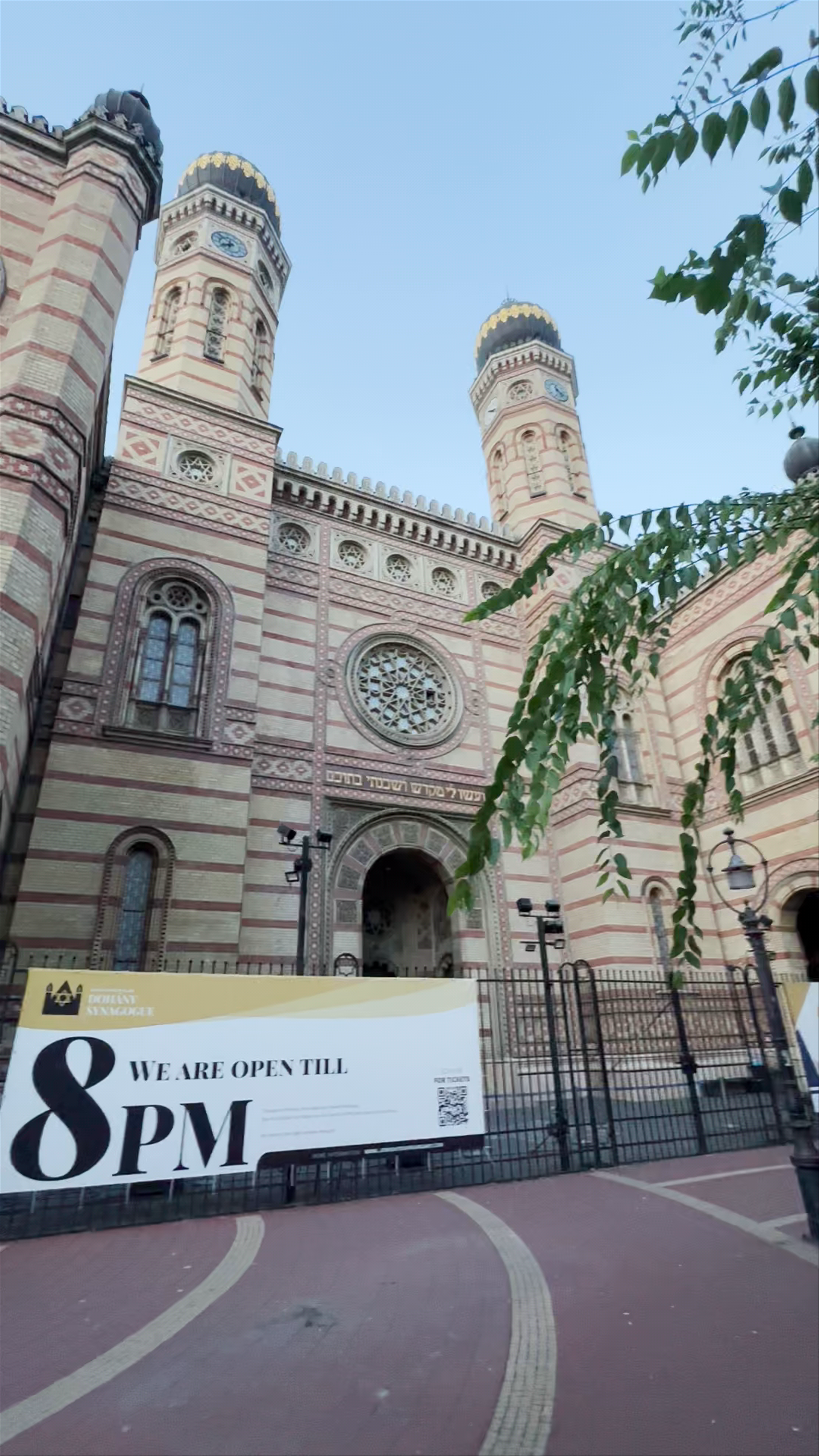 Dohány Street Synagogue: Architectural Jewel of Budapest
