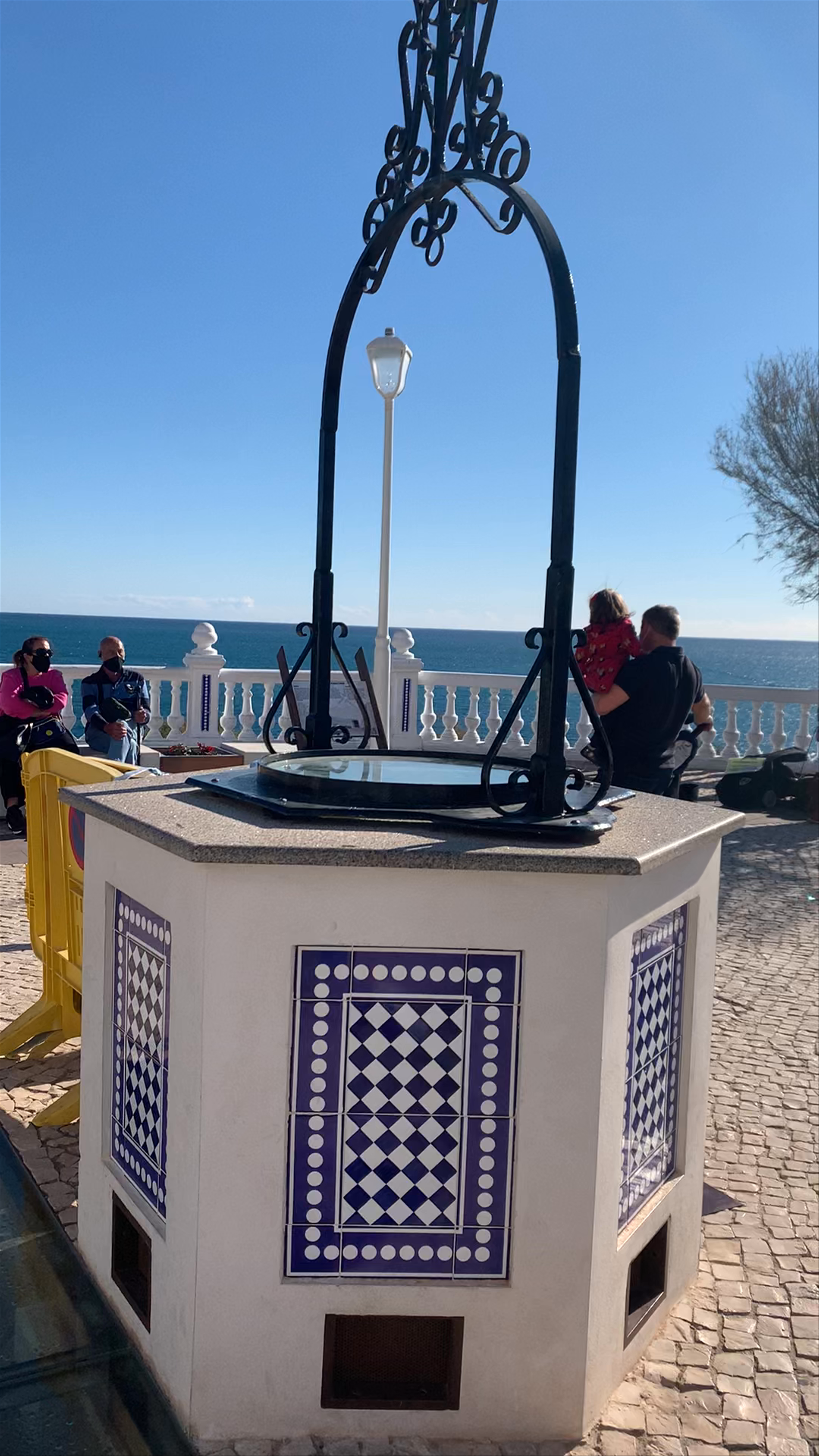 Subida al Castell, Benidorm: Sunlit Sea Views and Historic Charm