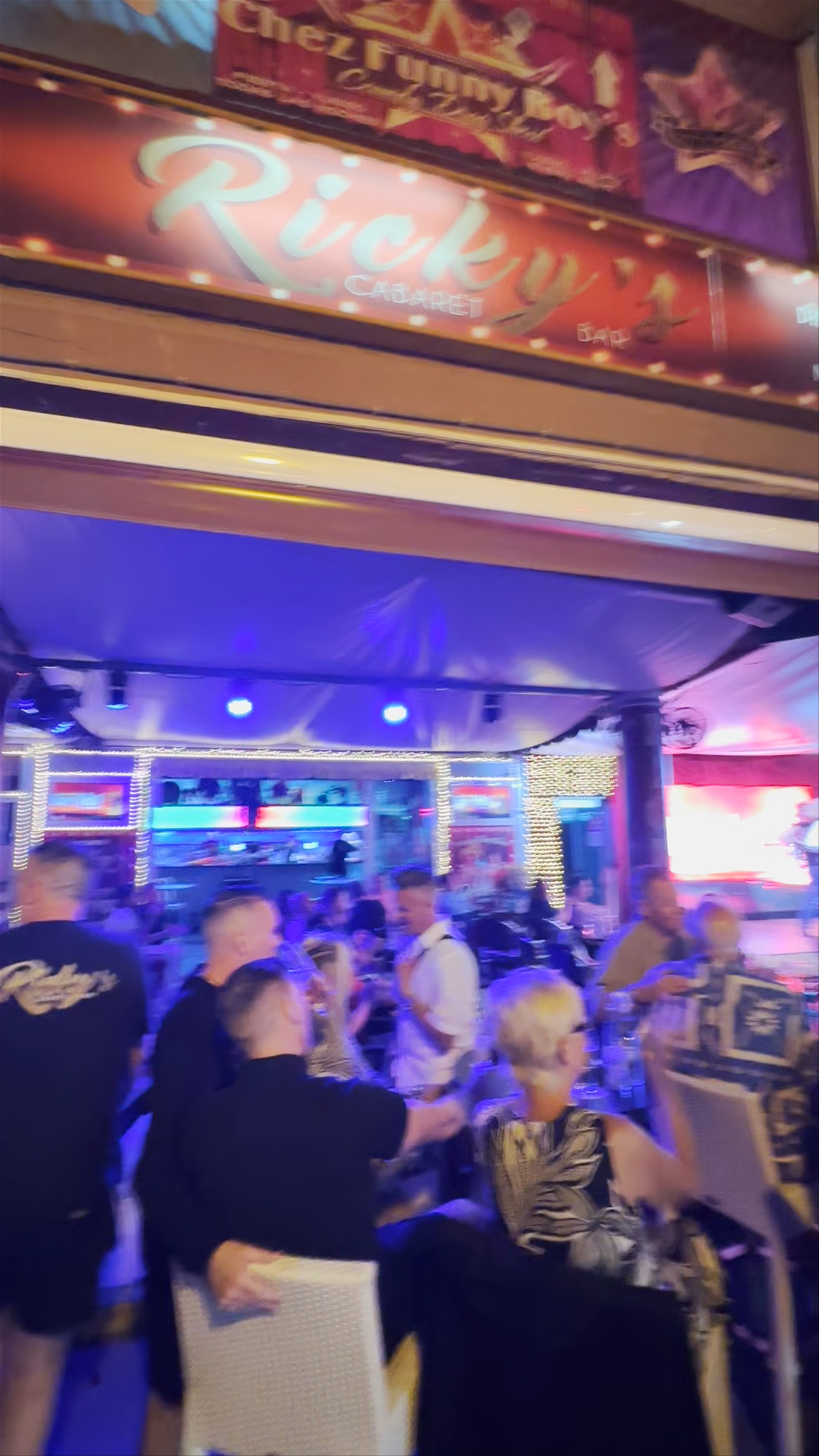 Ricky's Cabaret Bar: Nightlife Energy at Yumbo Centre, Maspalomas
