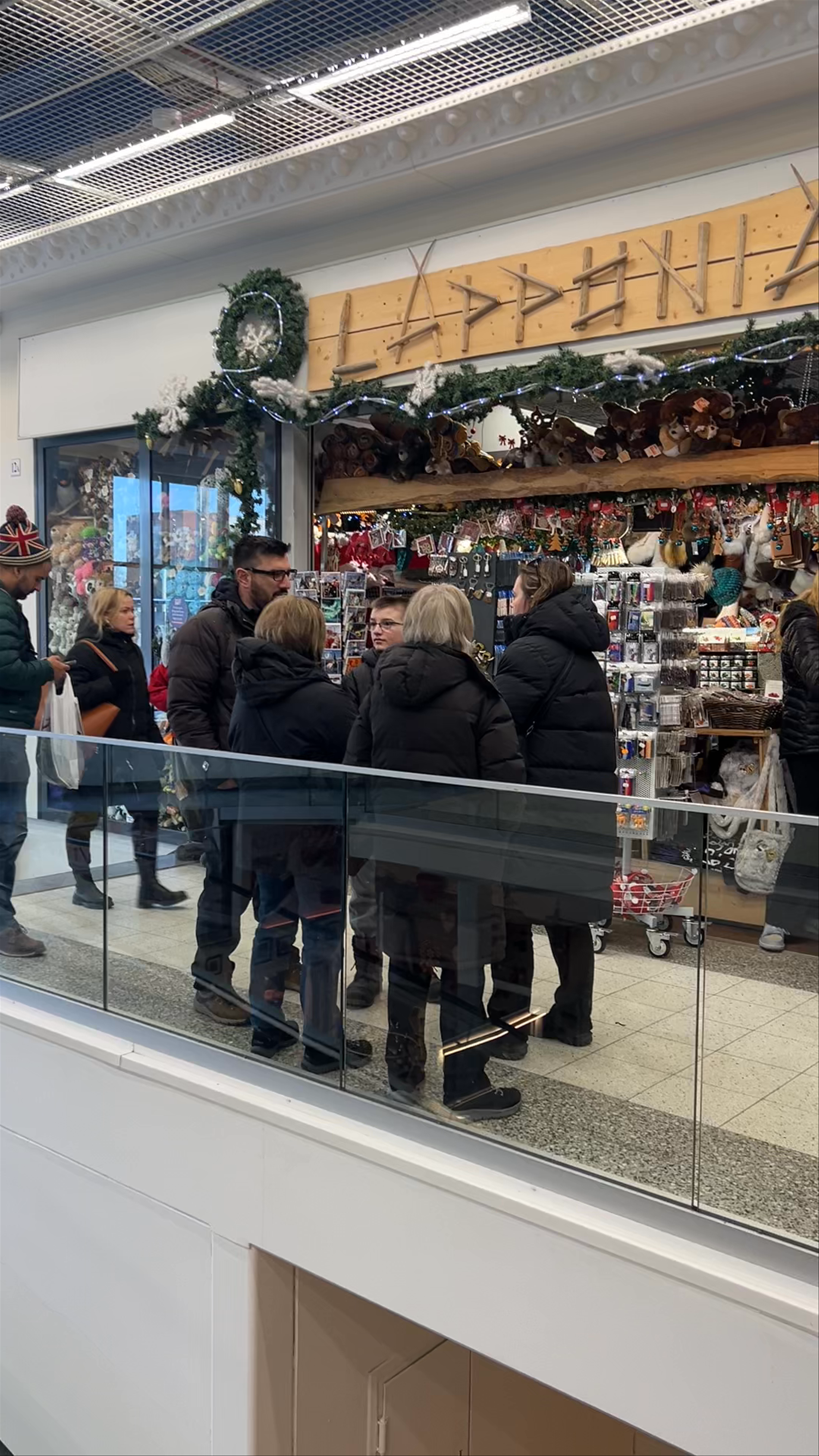 Kauppakeskus Revontuli: Shopping and Social Vibes in Rovaniemi