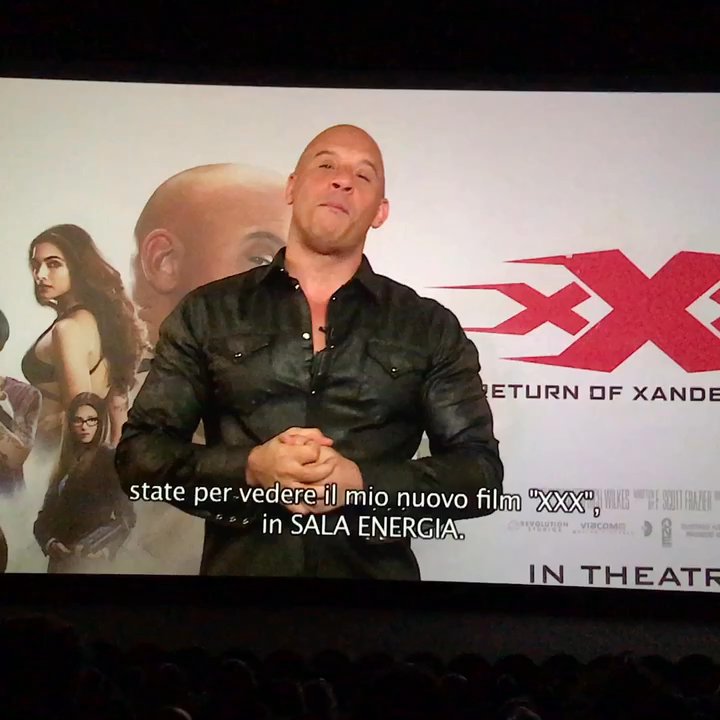 Multiplex Arcadia - Vin Diesel saluta i fan presenti nella sala Energia - Cinema Near Me - Melzo, Michigan