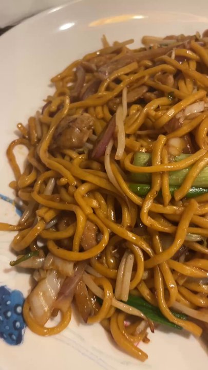 US Sushi Ramen - Chicken Lo Mein - Sushi Bars Near Me - Streamwood, Illinois