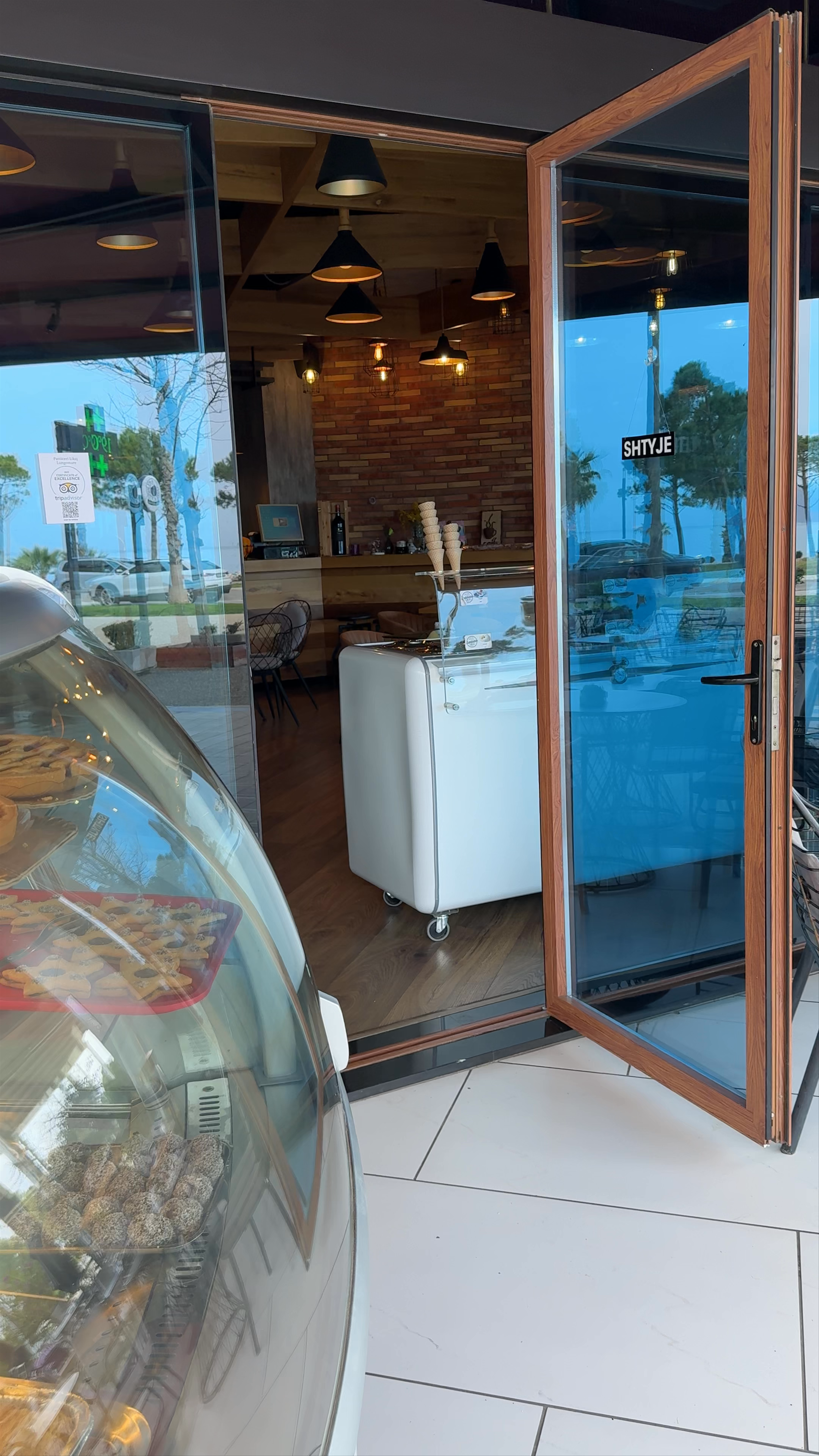 Likaj Pastry Shop: Cozy Treats by the Seaside in Vlora, Albania