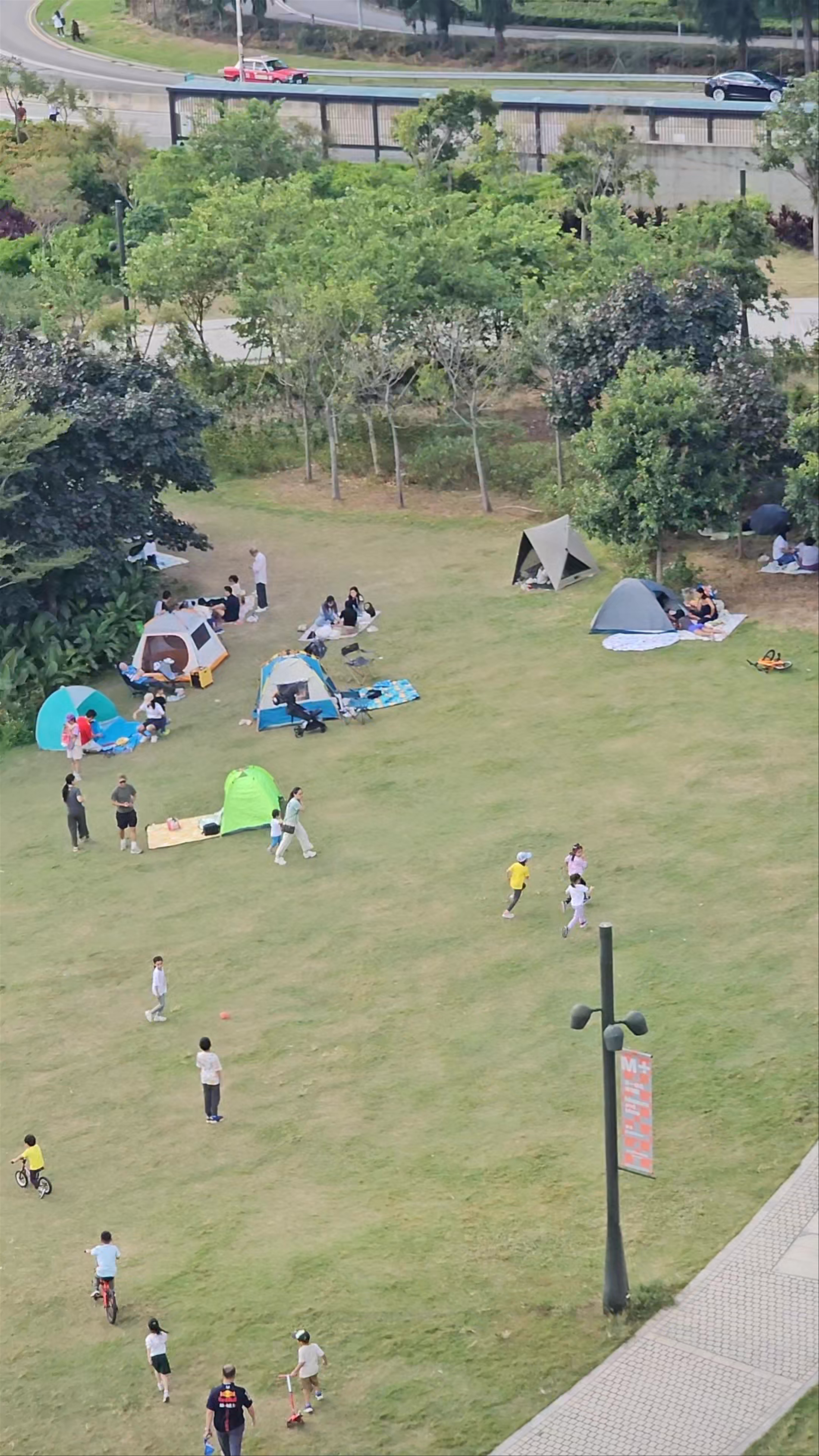 West Kowloon Station Bus Terminus Rooftop Garden: Urban Green Oasis in Hong Kong