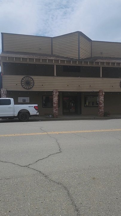 Maxwell Inn - Bars Near Me - Maxwell, California