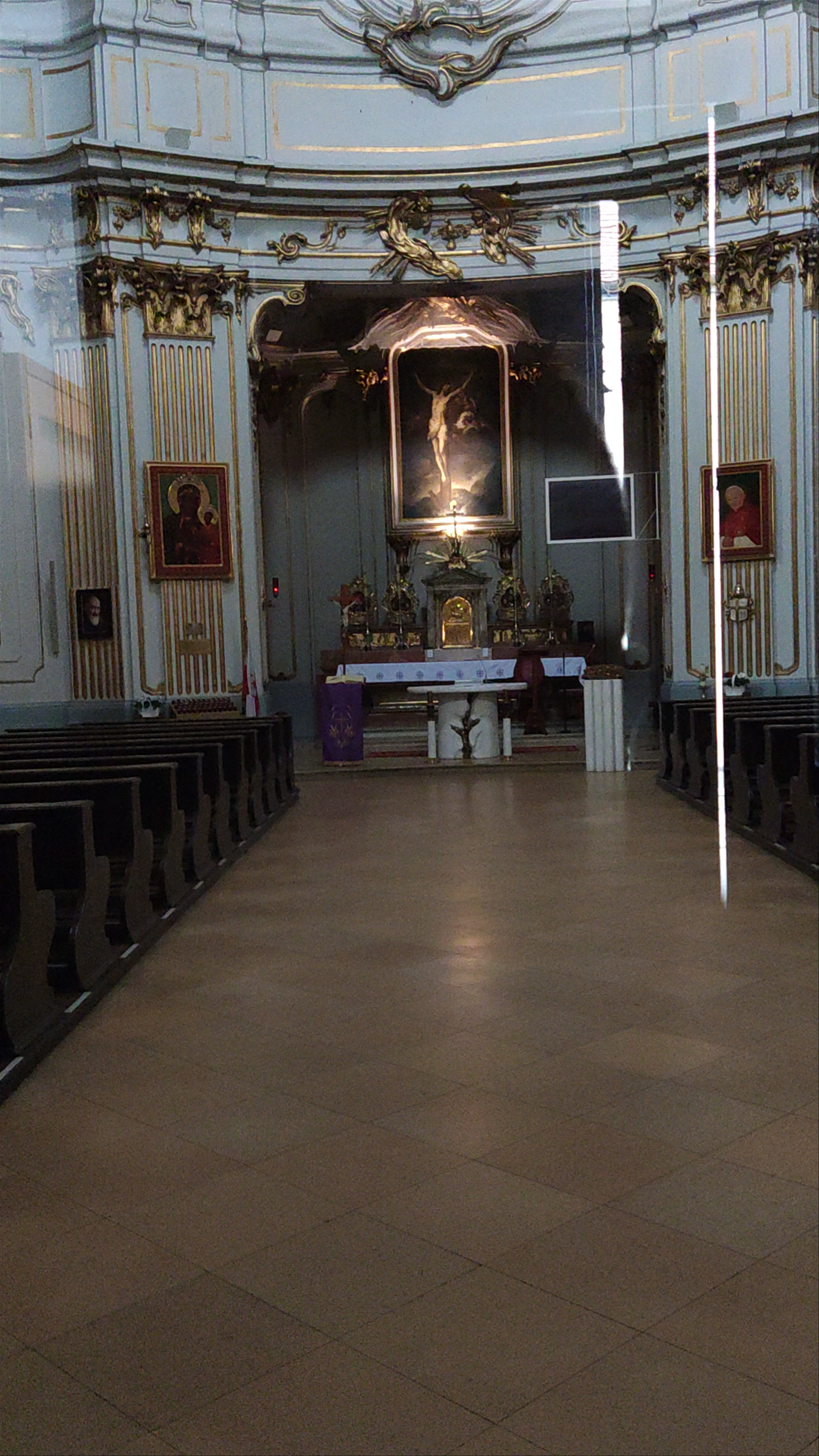 Katholische Kirche Zum Hl. Kreuz – Gardekirche: Serene Baroque Spirituality in Vienna