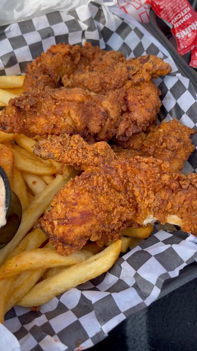 Hot Chickz - First time I tried Hot Chickz I fell in love! Definitely better than canes, but that's just my opinion - Chicken Wings Near Me - La Puente, California