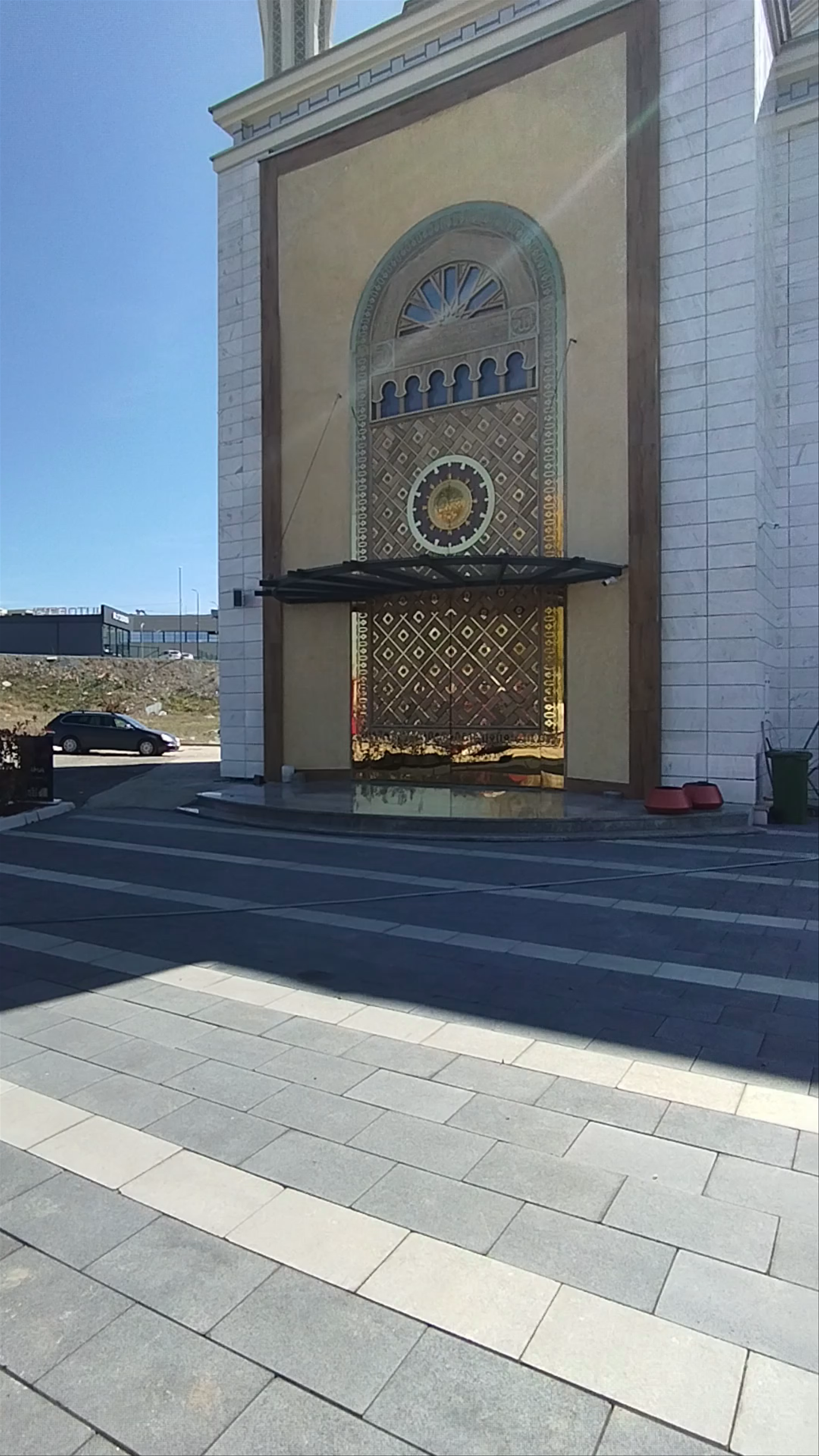 Xhamia Veternik: Majestic Mosque in Pristina’s Vibrant Neighborhood