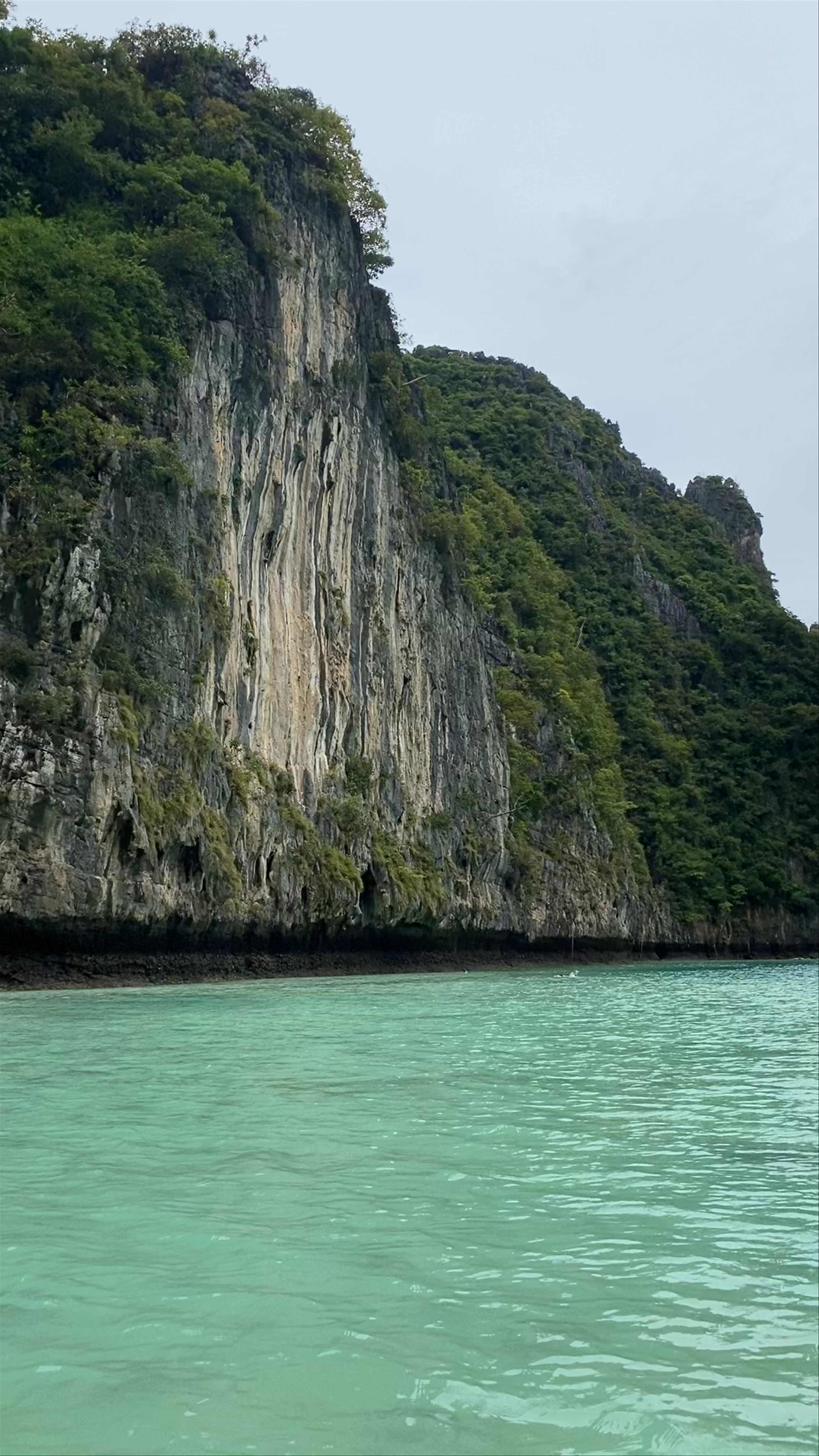 Pi Leh Bay: Turquoise Serenity in Krabi, Thailand