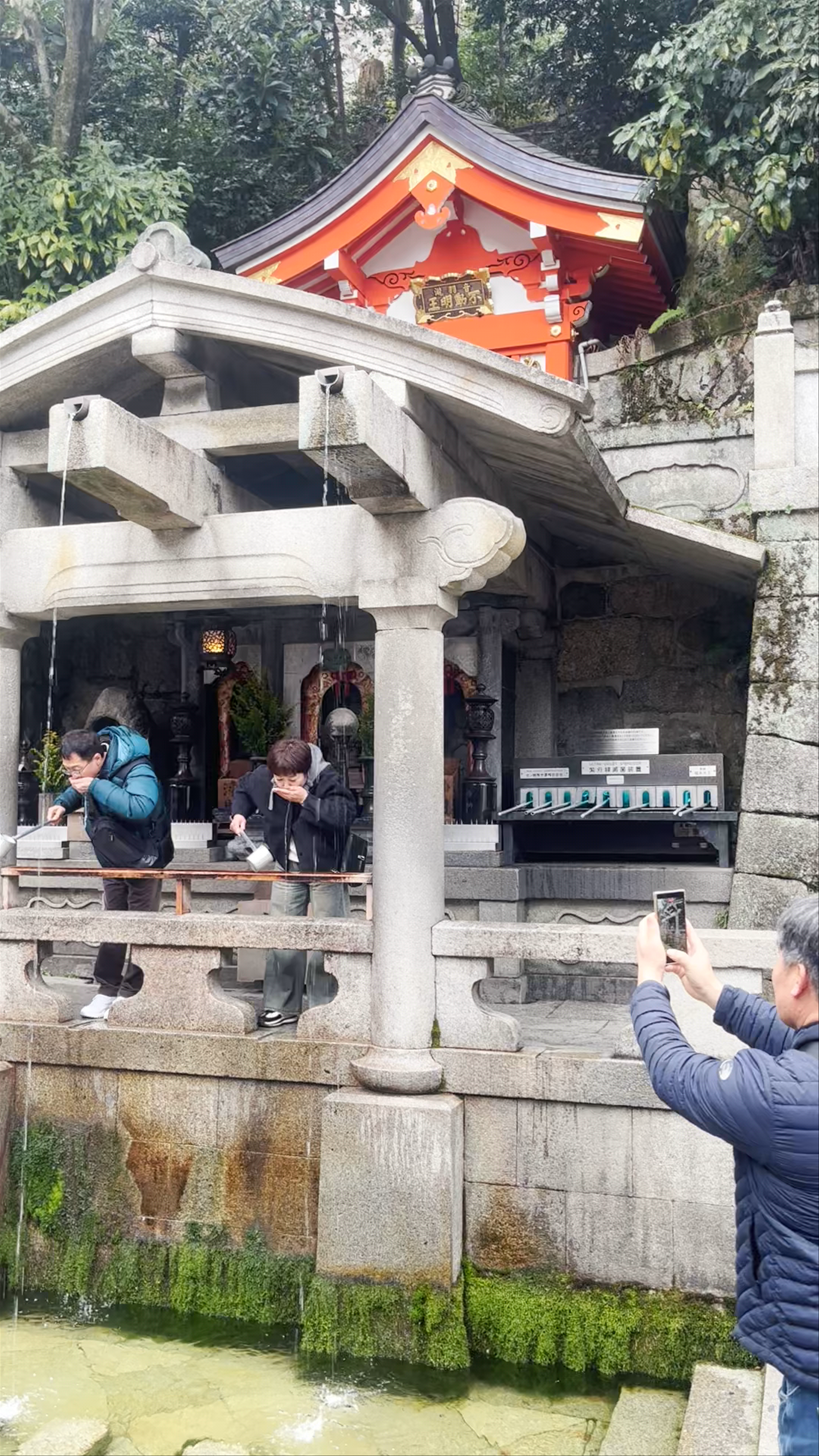 Otowa-no-taki Falls: Spiritual Rituals in Kyoto’s Sacred Waterfall
