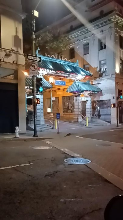 Dragon's Gate - Landmarks & Historical Buildings Near Me - San Francisco, California