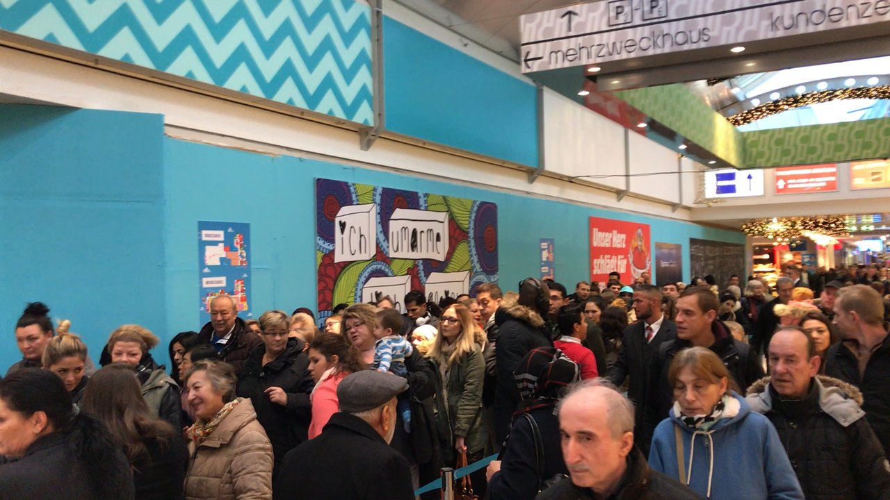 Primark - Schlange stehen beim Opening! - Fashion Near Me - Hamburg, HH
