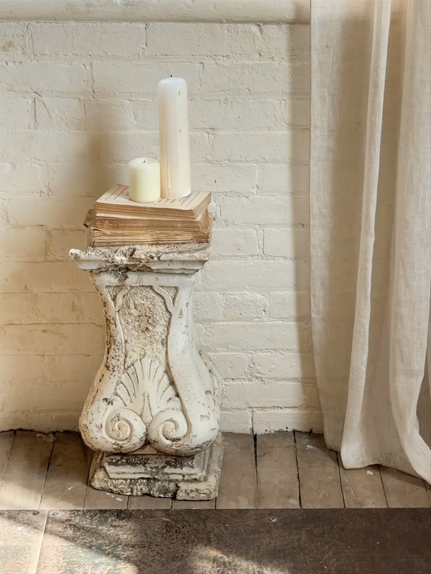 Shell Pedestal