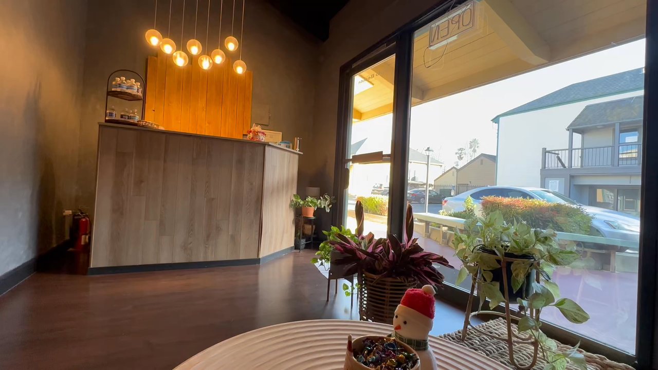 Yolo Beauté - So modern looking, clean, peaceful and best of all...it smells amazing in here! - Eyelash Service Near Me - Pleasanton, California