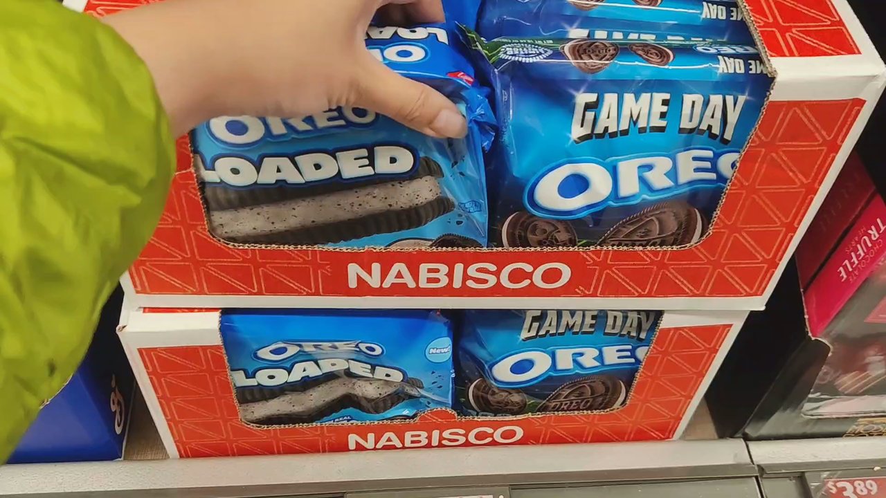 ALDI - Not Aldi's fault but who decided this box opening... I couldn't take with even two hands without thinking I'd damage the Oreos lol - Grocery Near Me - Arcadia, California