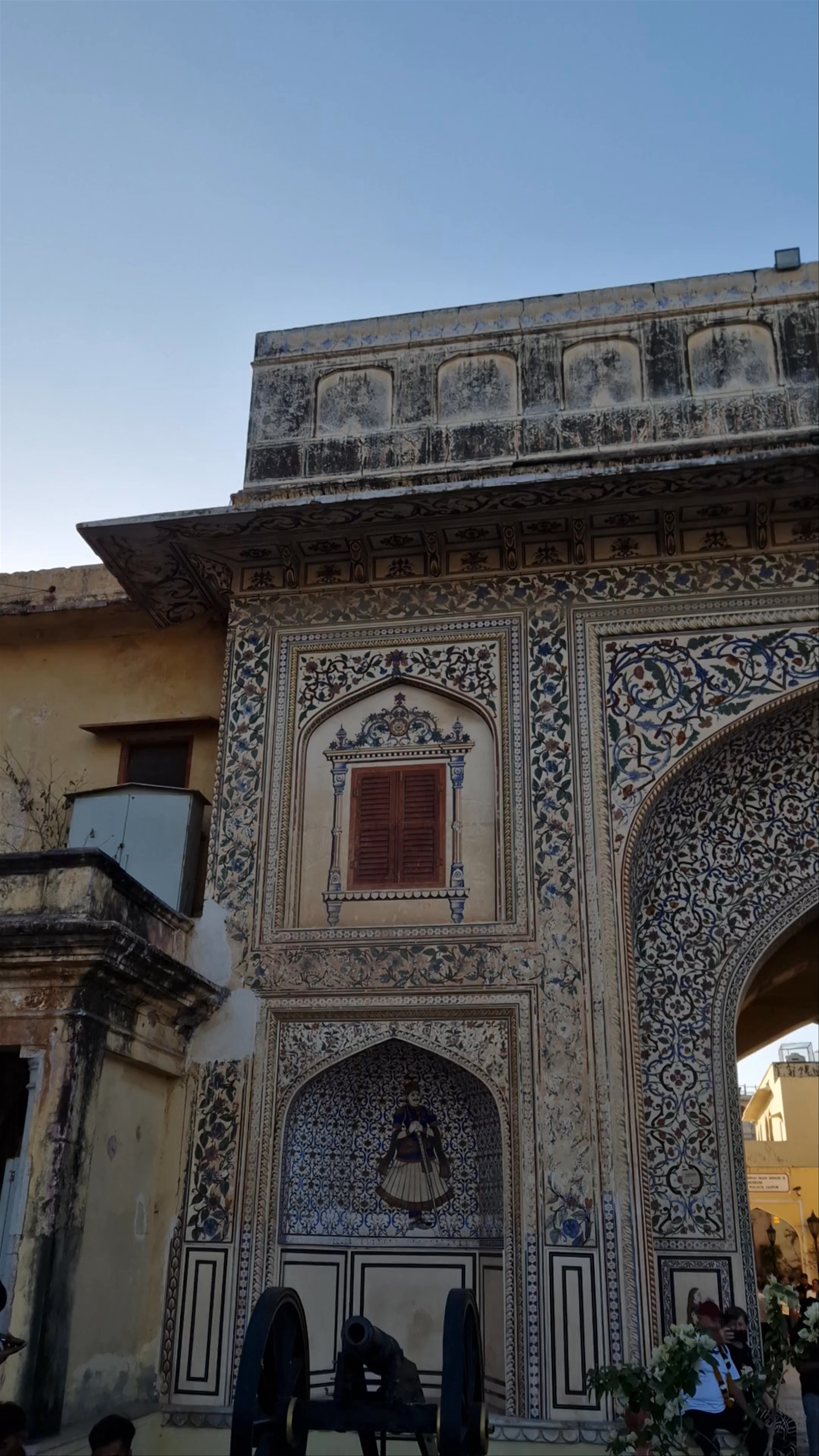 Tripolia Gate: Historic Elegance in Jaipur's Pink City