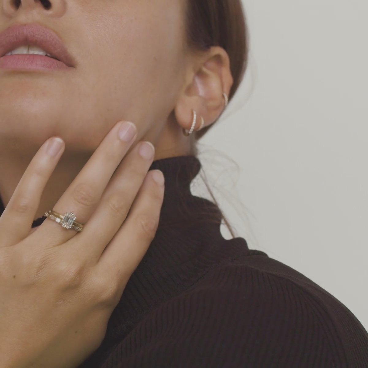 The Signature 6 Prong | Emerald | 14k | Rose Gold | bandAccent: Plain | bandWidth: standard | hiddenHalo: no | diamondOrientation: vertical | caratWeight: other