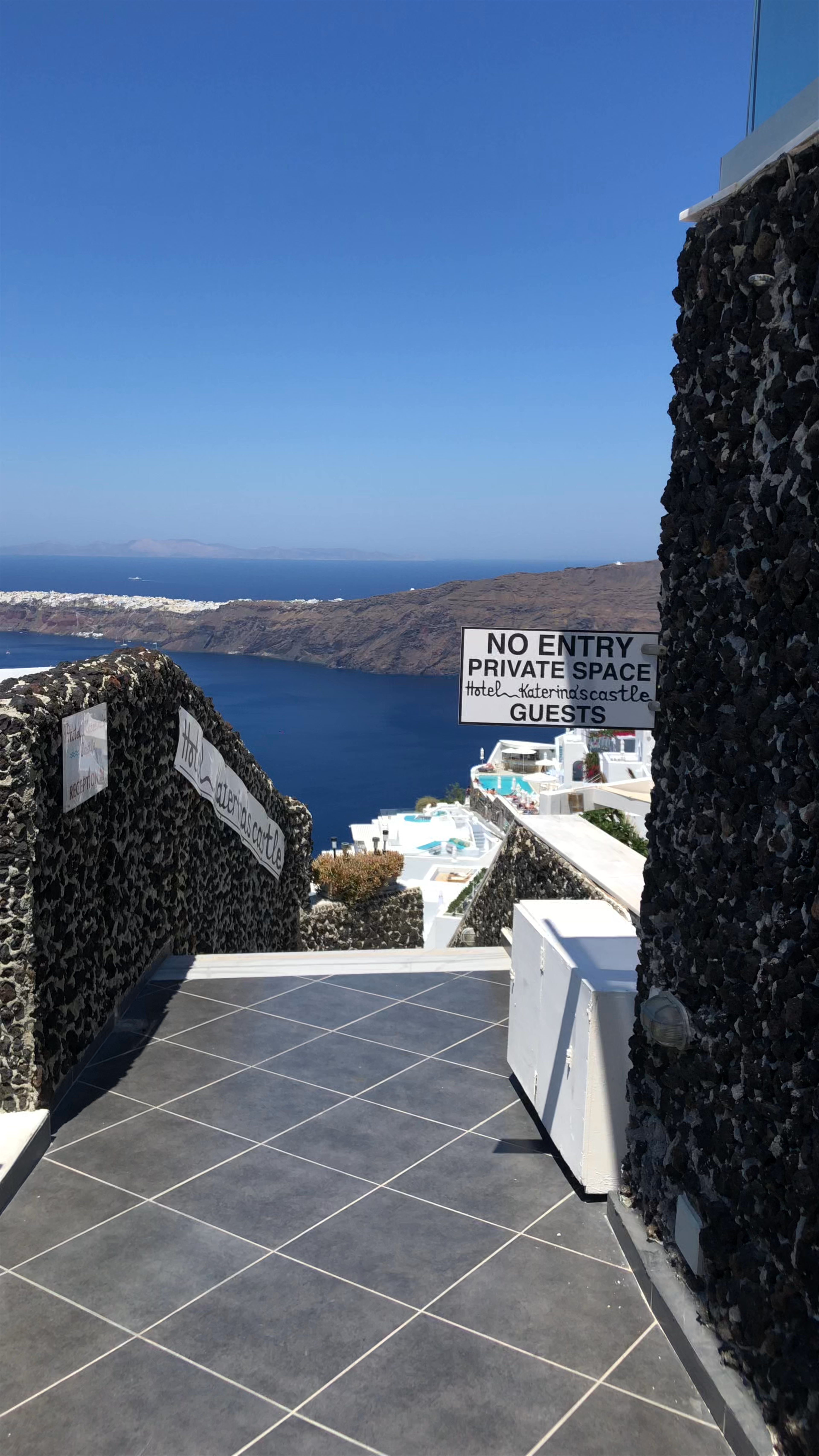 Katerina's Castle - Caldera Cave Hotel