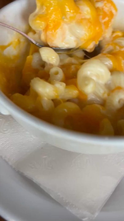 Barrel 17 - Mac n Cheese The cheese pull - New American Near Me - Virginia Beach, Virginia