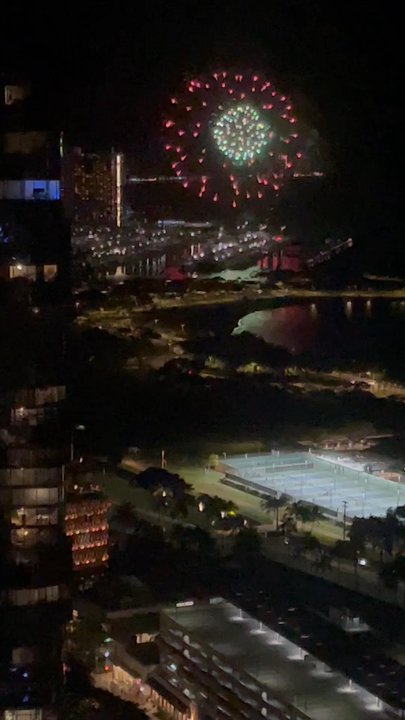 Kōʻula - Fireworks from the lanai - Condominiums Near Me - Honolulu, Hawaii