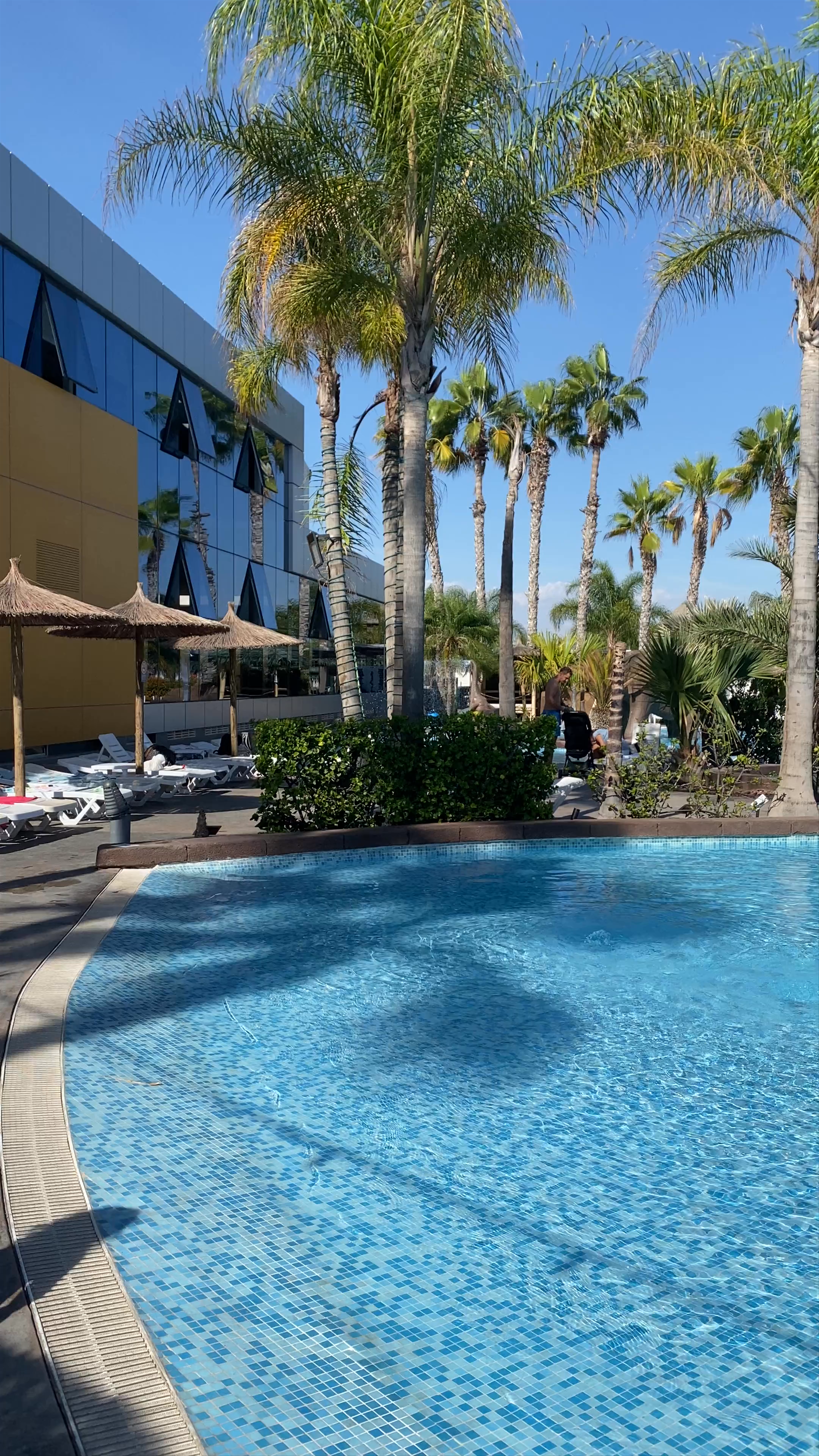 La Marina Camping & Resort: Tropical Poolside Paradise in Comunidad Valenciana