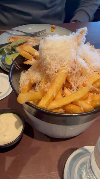 SKY Bar at STEFFL - Truffle fries - Bars Near Me - Vienna, 9