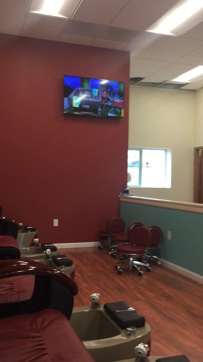 Ames Nails - Very clean and nice spacious atmosphere - Nail Salons Near Me - Ames, Iowa