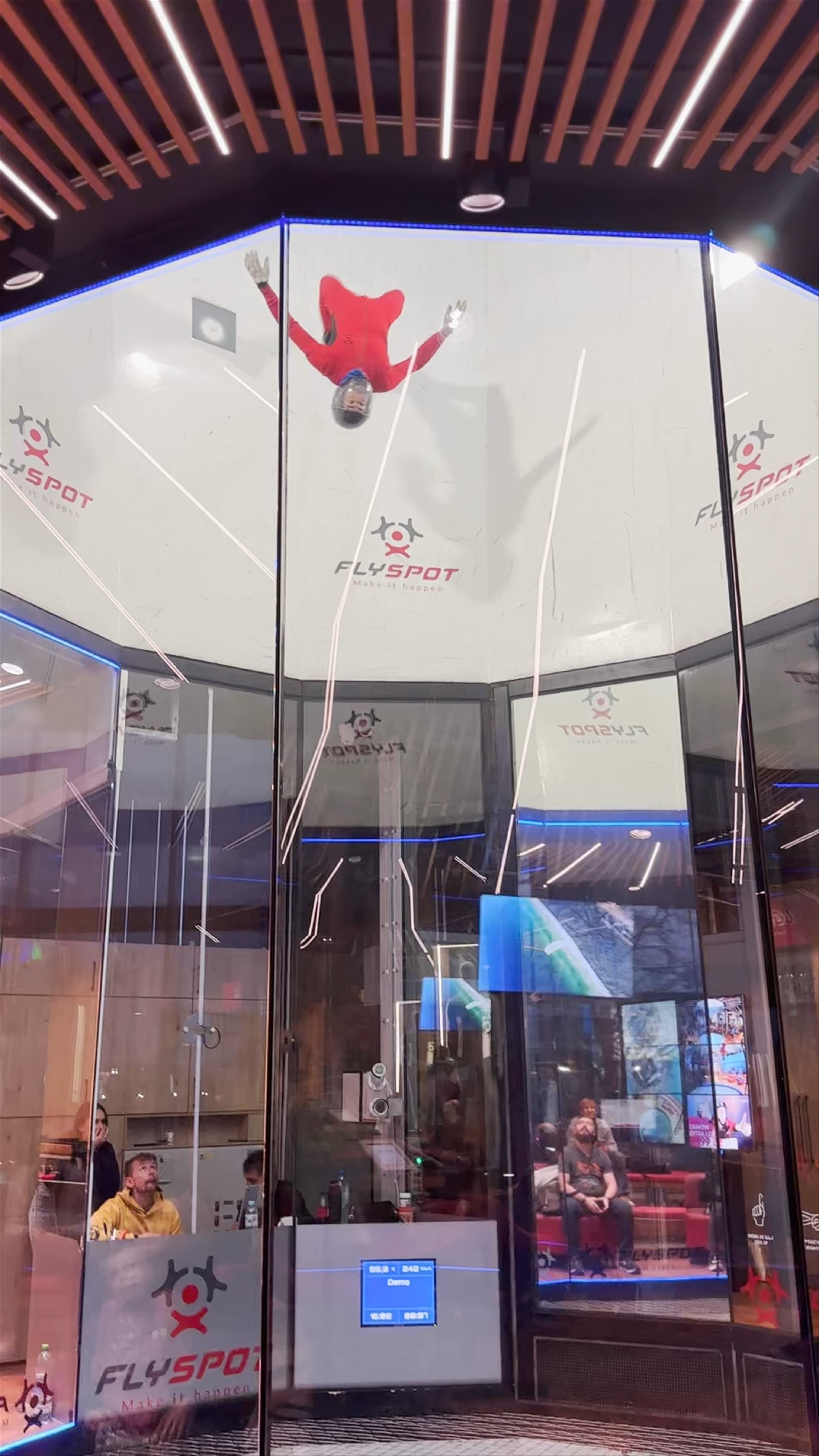 Flyspot - Warsaw Indoor Skydiving