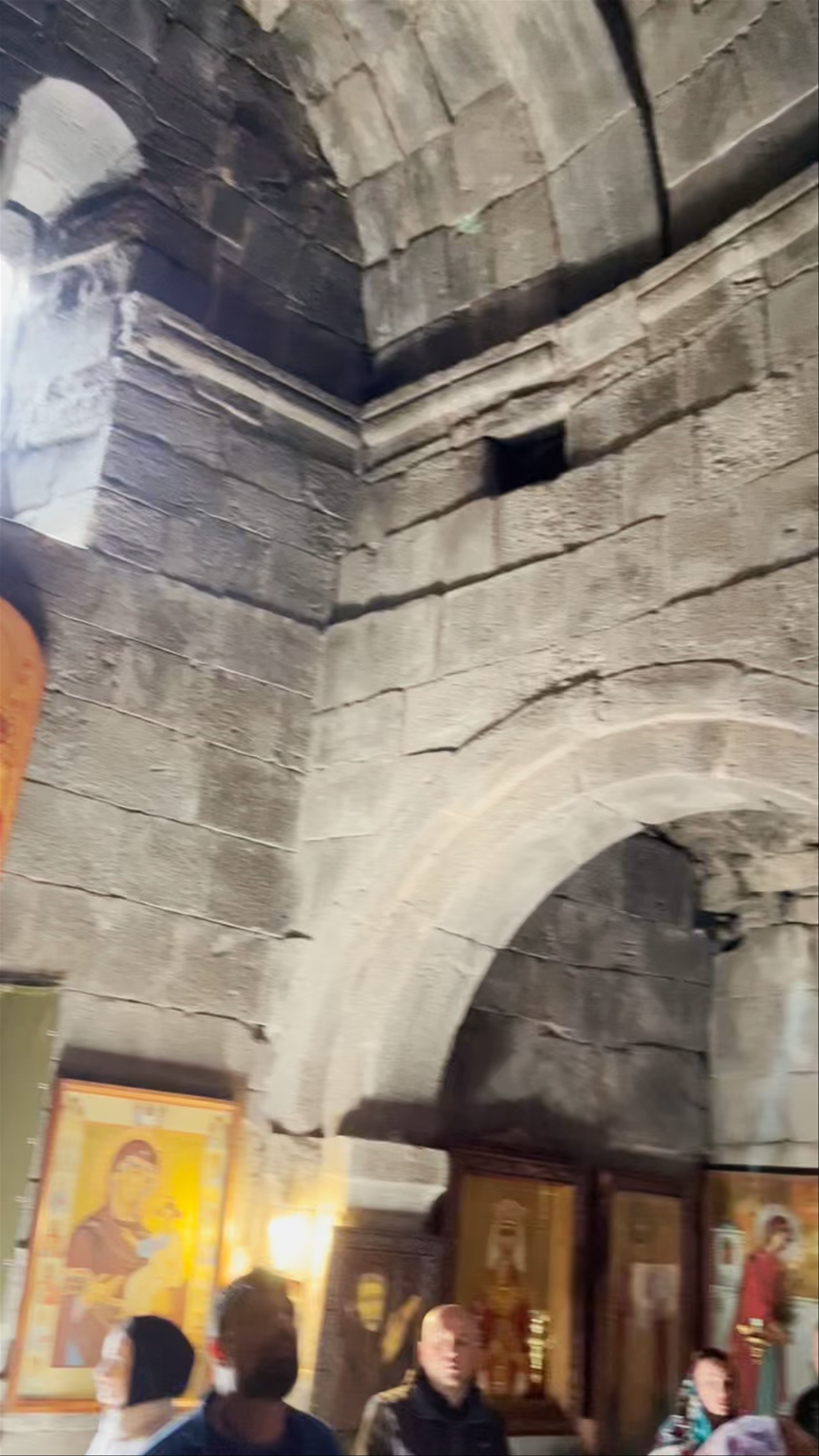 Iglesia de la Trinidad de Guergueti: A Sacred Moment in Kazbegi, Georgia