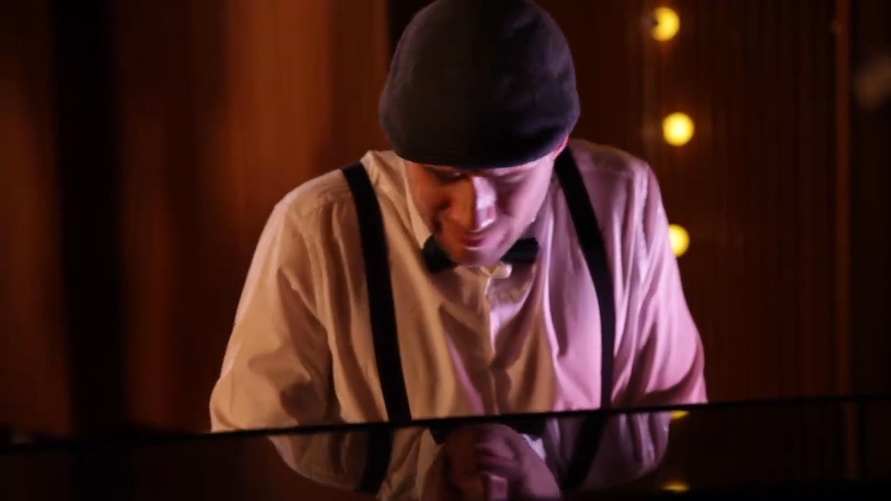 Silver Moon Jazz Band - Wonderful World - video