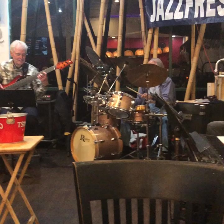 Ooi - Sunday night Jazz is so great.  They are great musicians and there is no cover. What a great date for the Jazz lover in Fresno!!! - Sushi Bars Near Me - Clovis, California