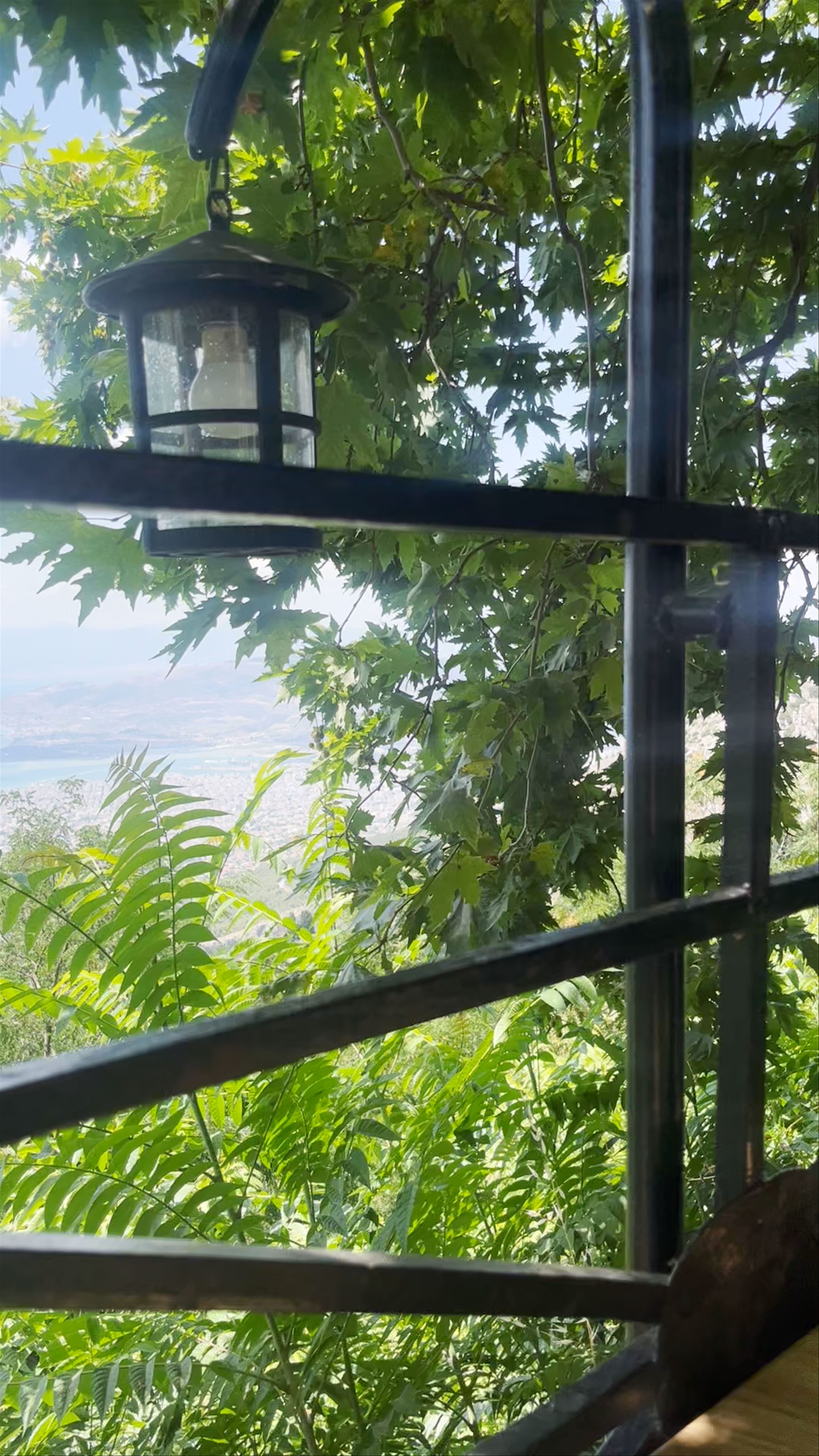Το Κεντρικόν, Makrinitsa: A Tranquil Greek Mountain Cafe Experience