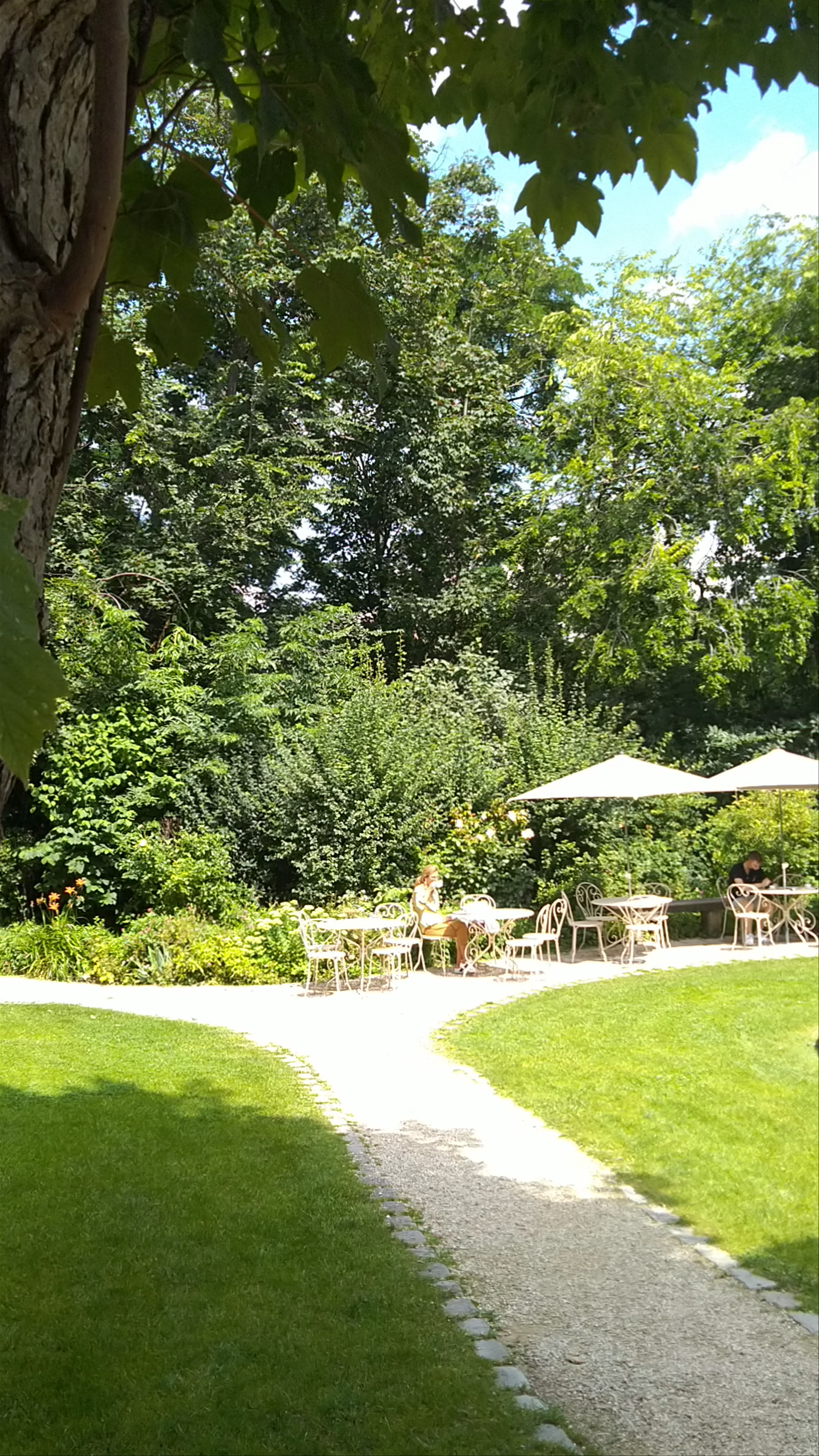 Café Renoir Garden Oasis in Paris