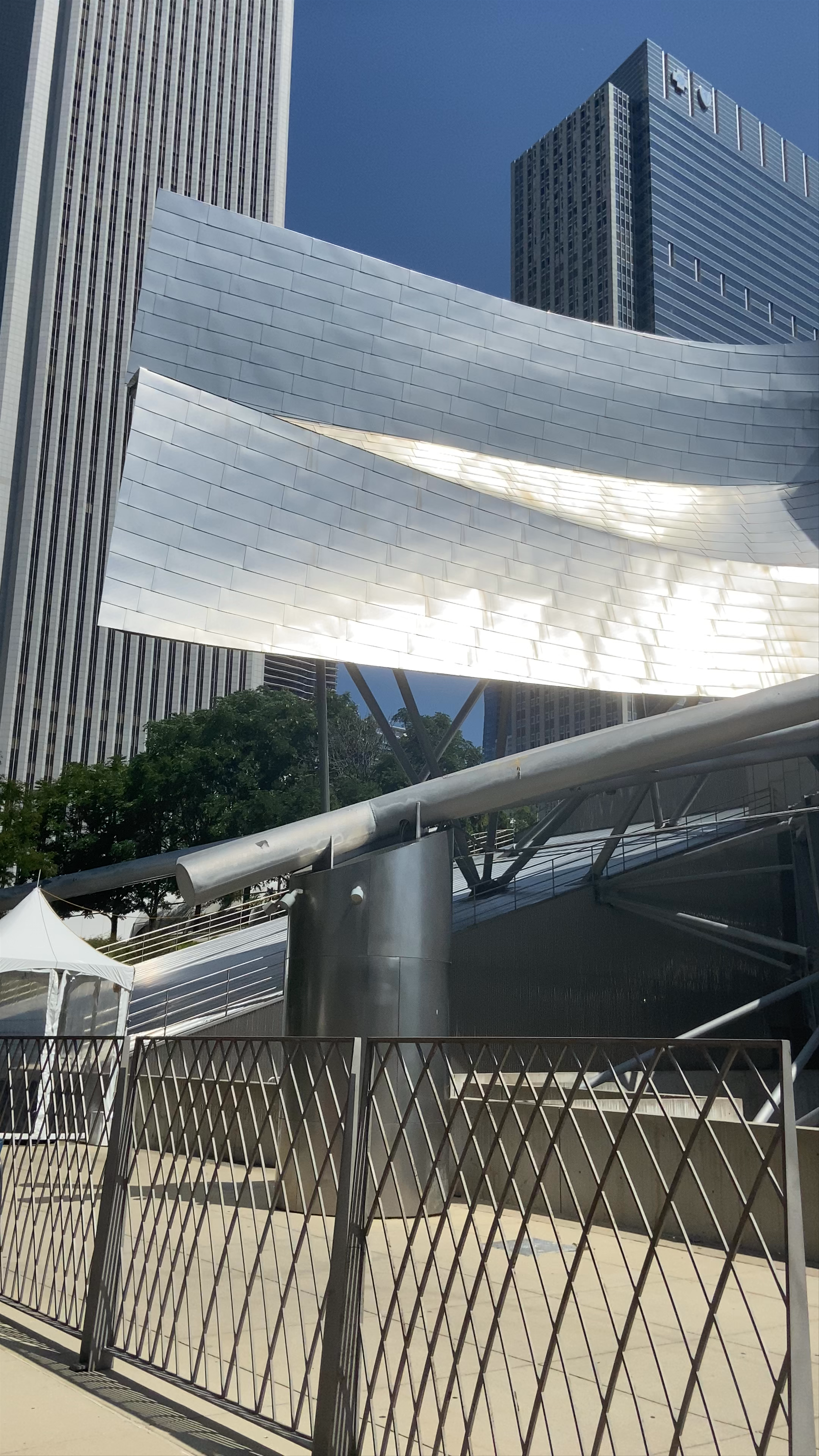 Jay Pritzker Pavilion: Chicago's Iconic Outdoor Concert Venue Experience