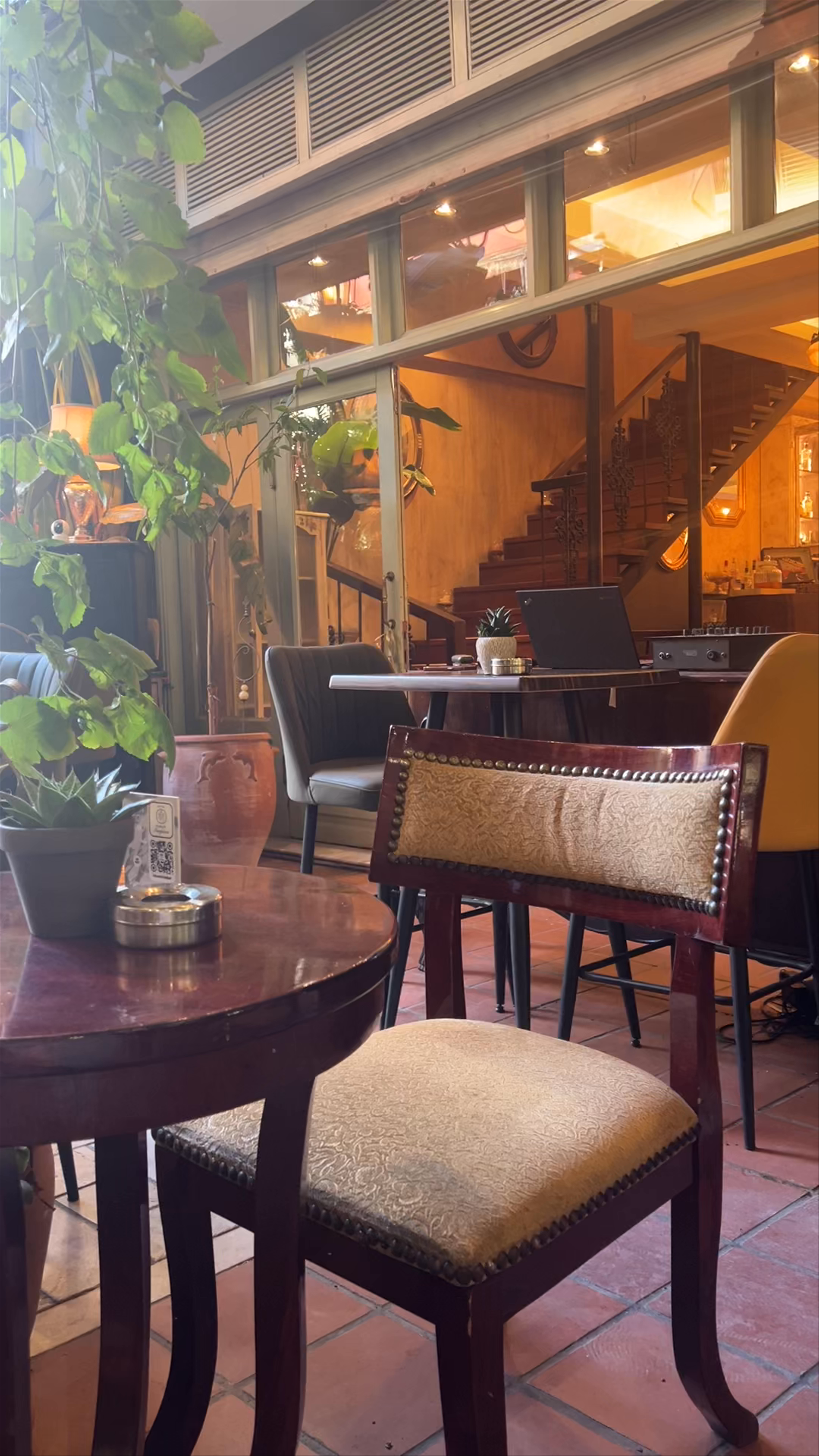 Μη με λησμόνει Καφέ: A Charming Green Oasis in the Heart of Thessaloniki