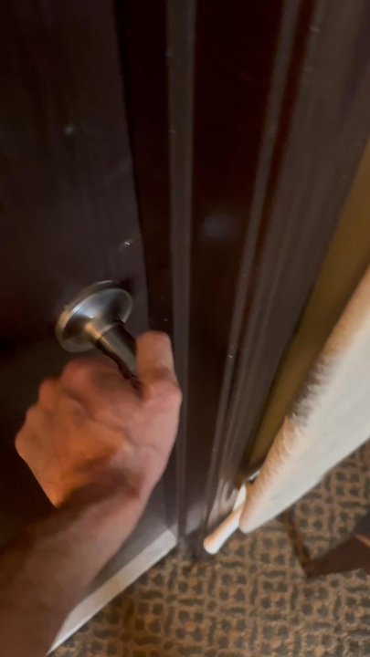 Hotel Burbank - Locked out of bathroom and keys are trapped inside, cannot leave hotel - Hotels Near Me - Burbank, California