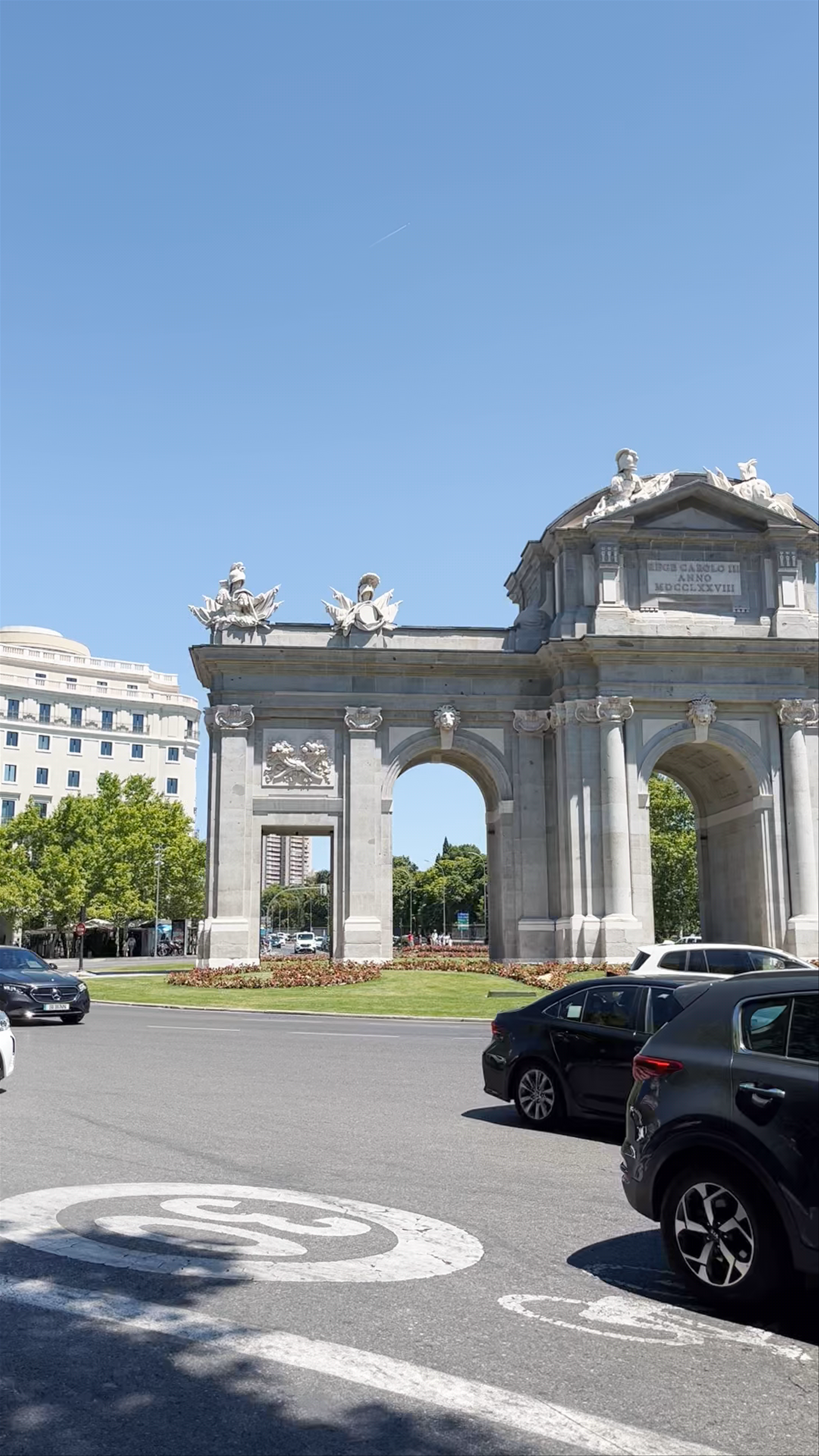 Puerta de Alcalá: Iconic Monument in Madrid's Plaza de la Independencia