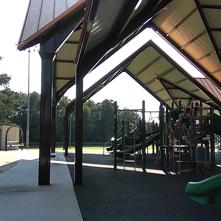 EE Robinson Park - This playground awesome under the shade ,great for hot day or rainy day. .our kids really love it .. - Pickleball Near Me - Sugar Hill, Georgia